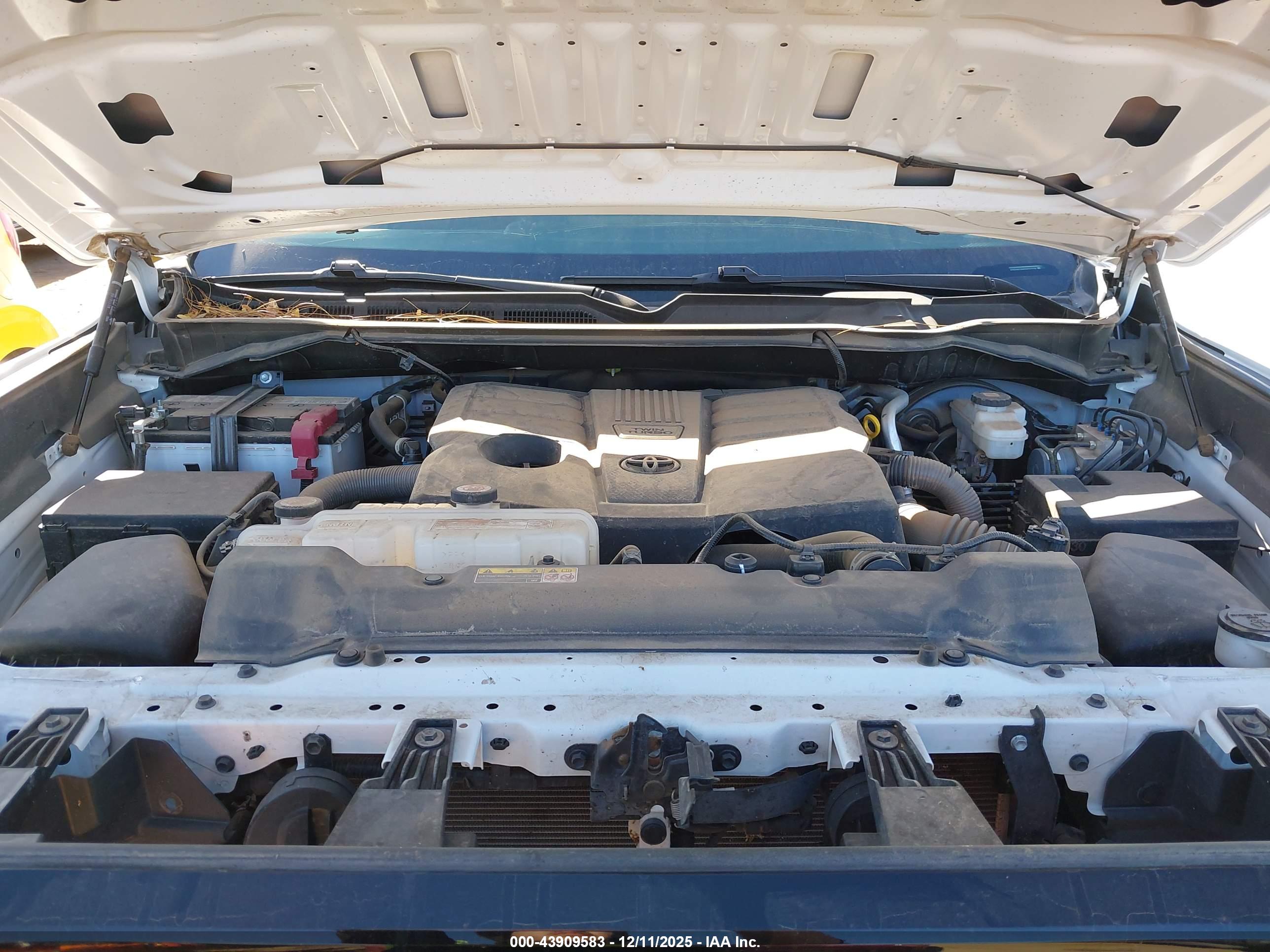 TOYOTA TUNDRA image 10