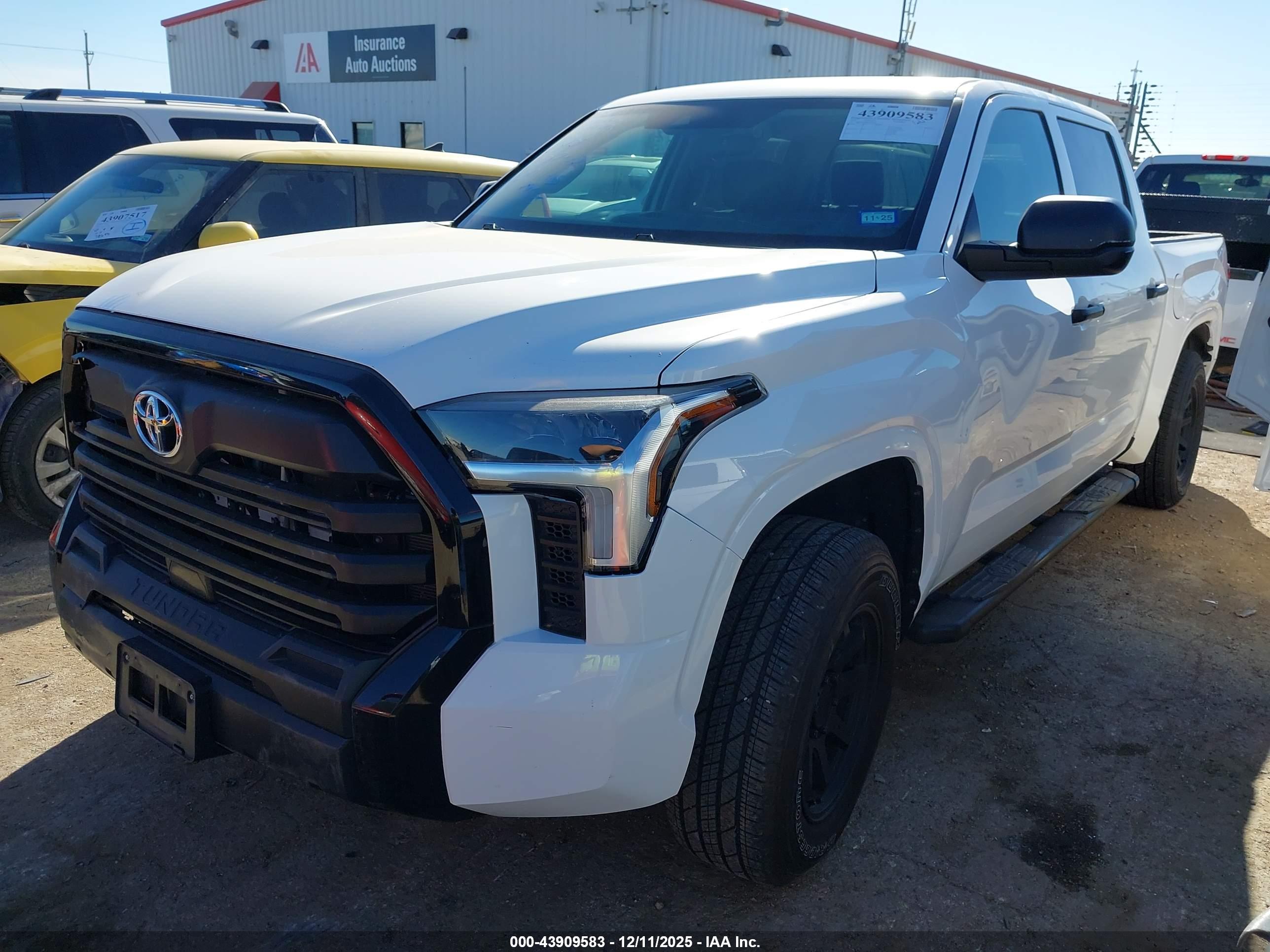 TOYOTA TUNDRA image 2