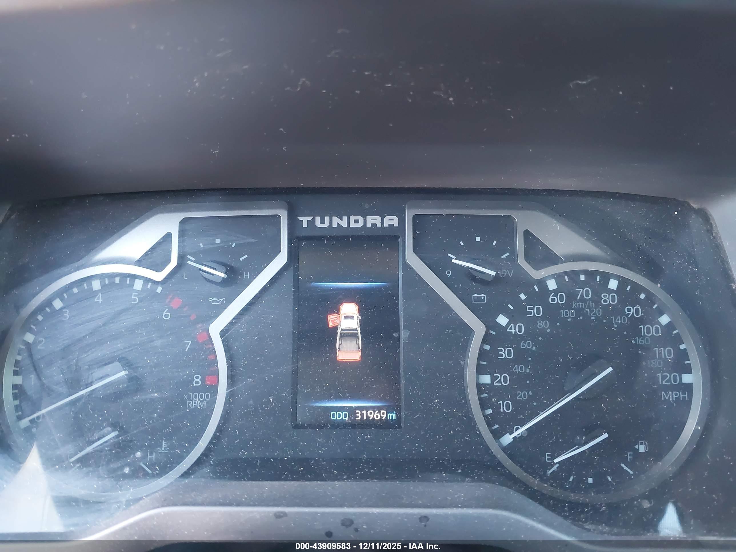 TOYOTA TUNDRA image 7