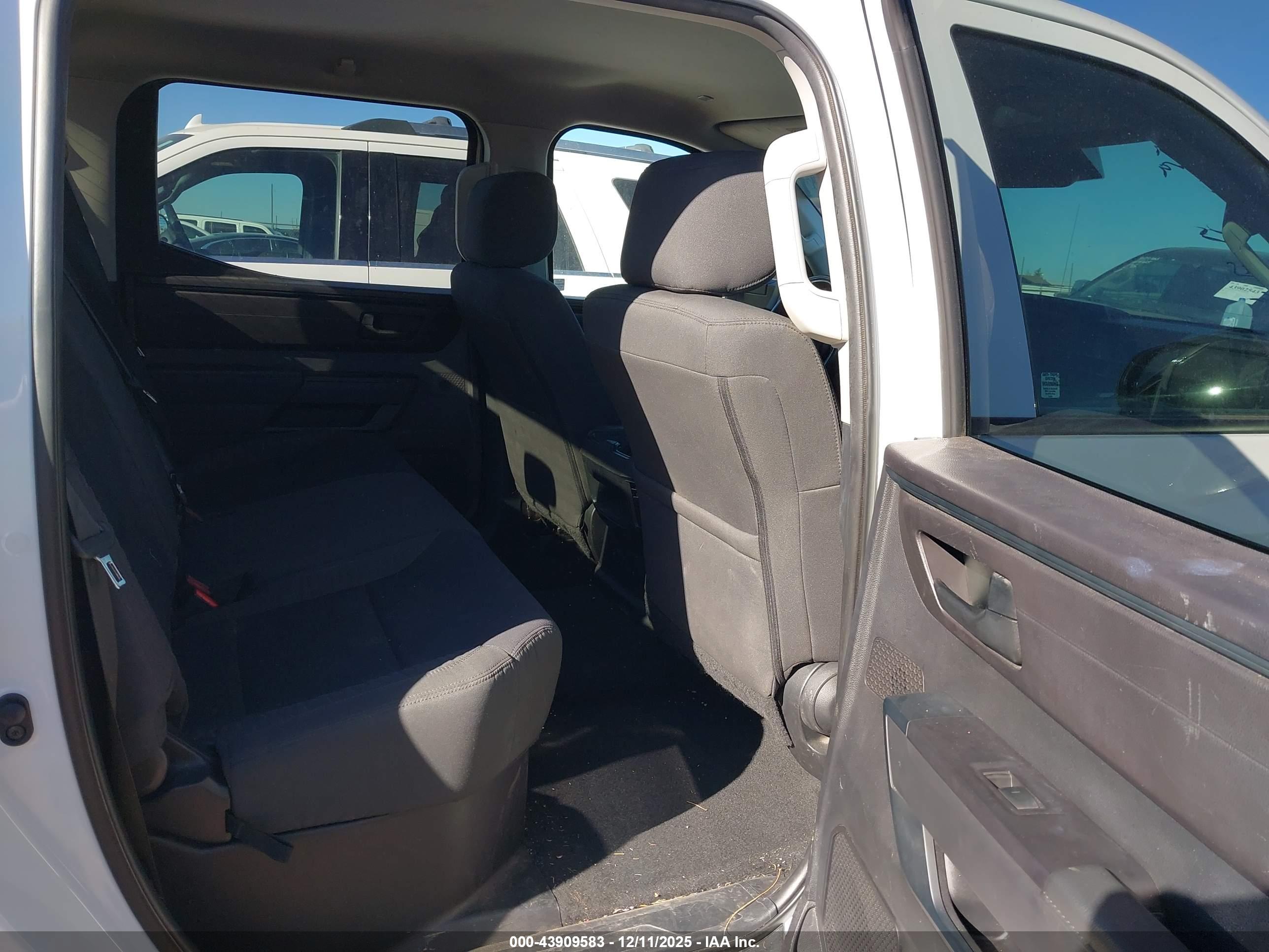 TOYOTA TUNDRA image 8