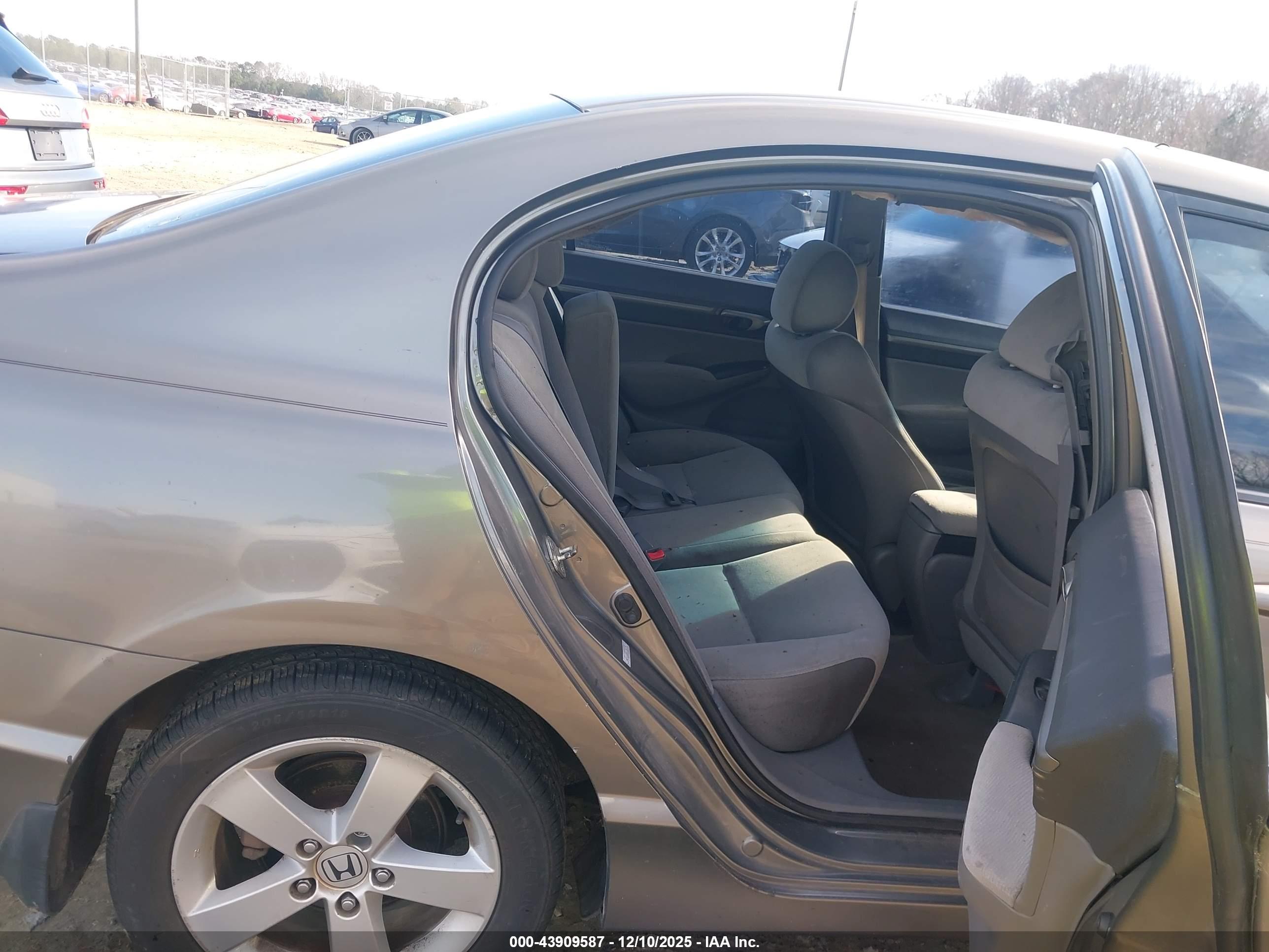 HONDA CIVIC image 8