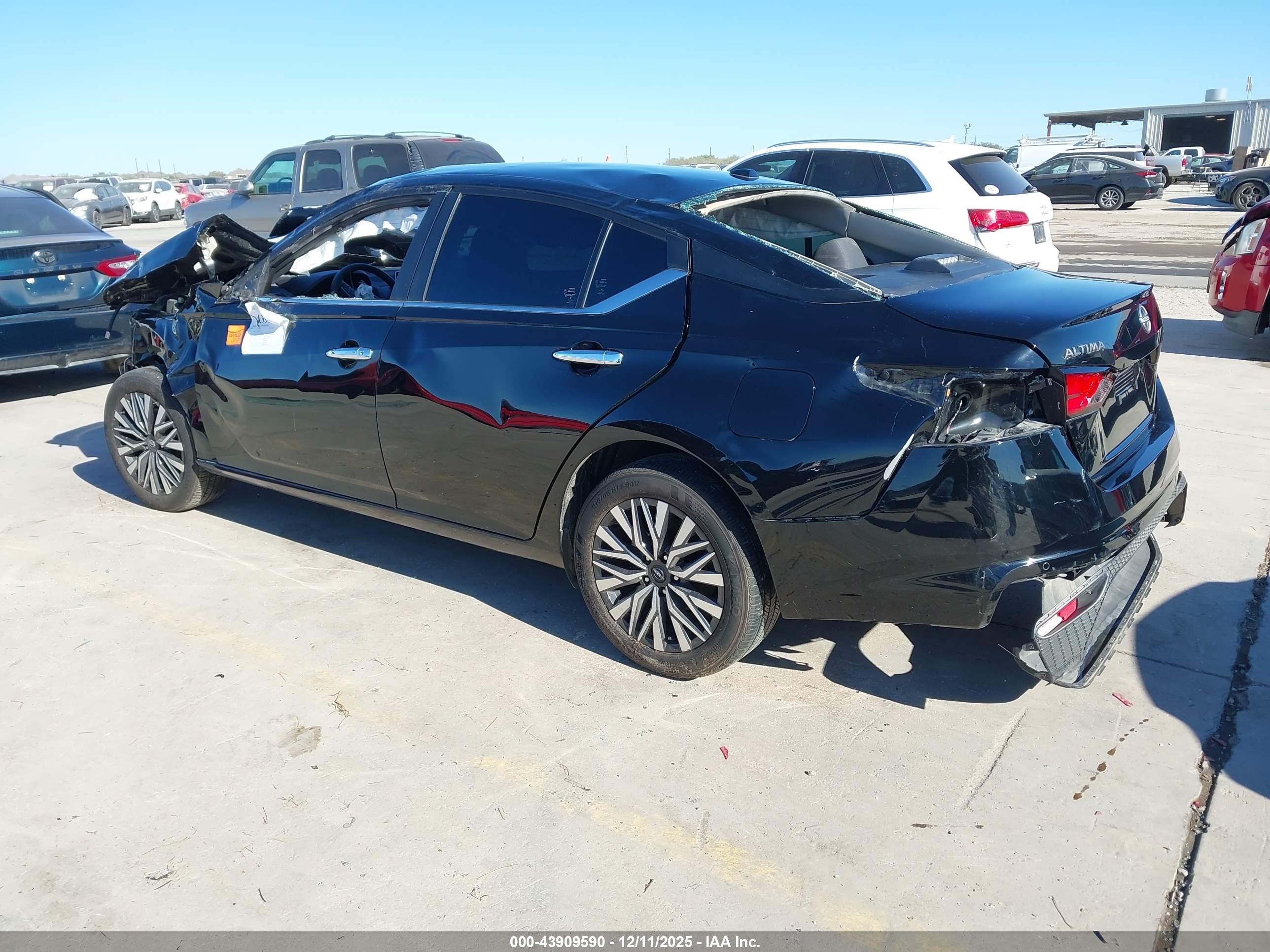 NISSAN ALTIMA image 3