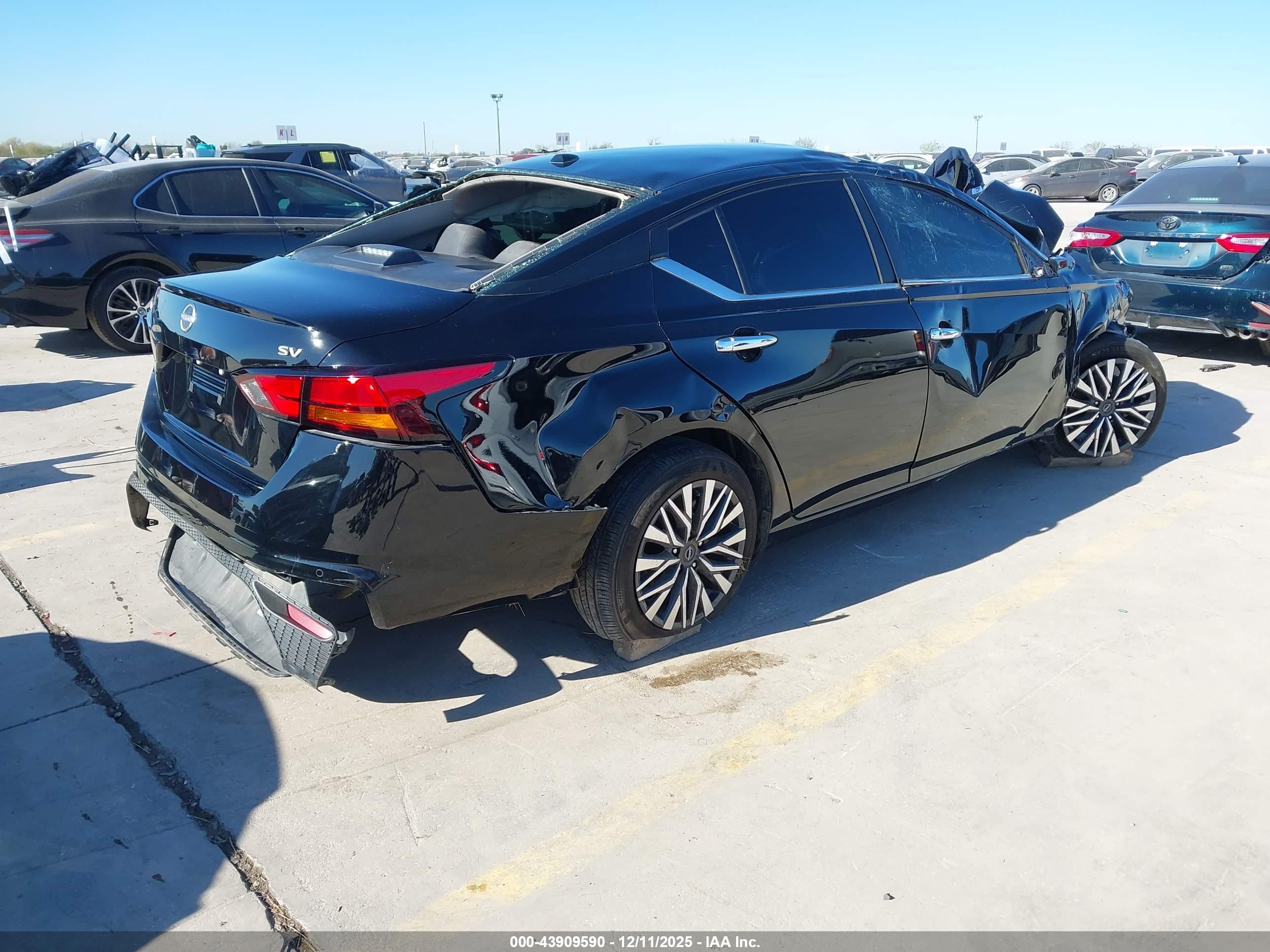 NISSAN ALTIMA image 4