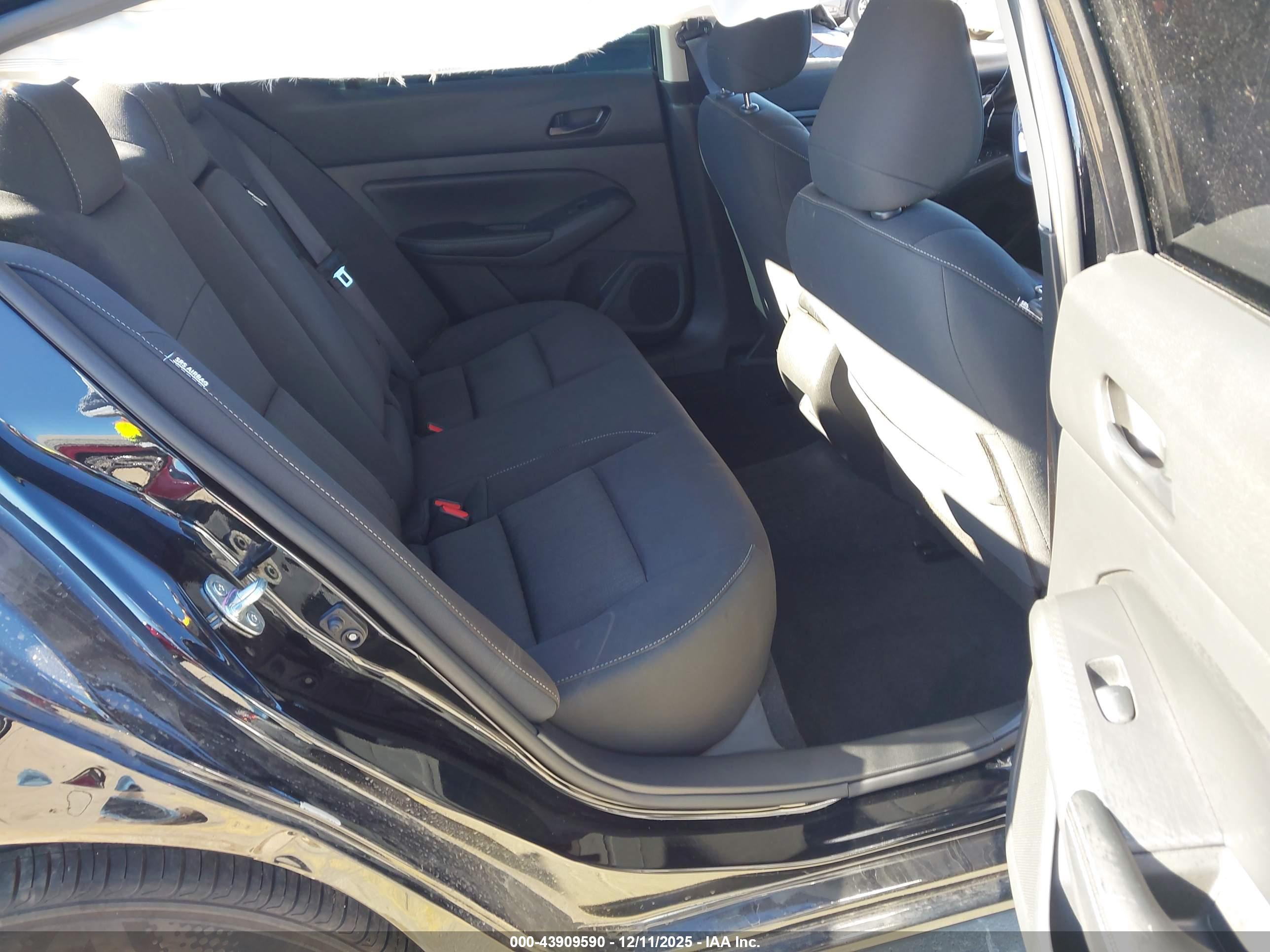 NISSAN ALTIMA image 8