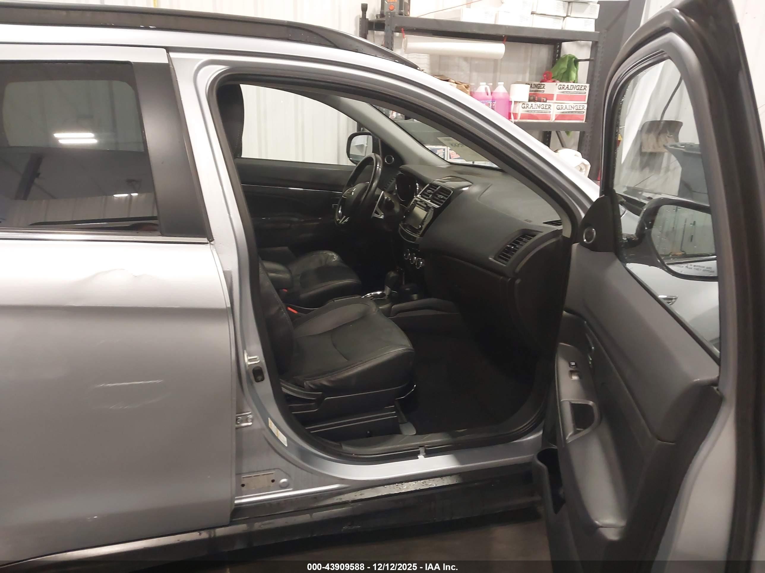 MITSUBISHI OUTLANDER image 5