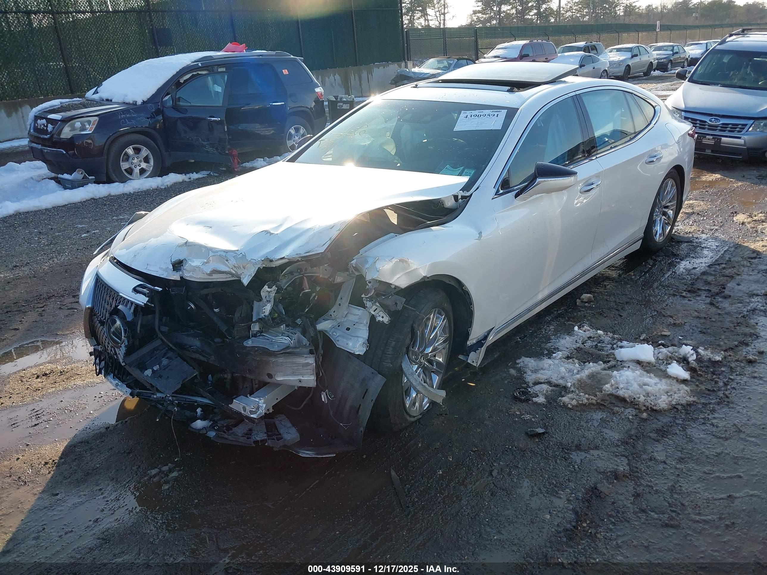 LEXUS LS image 2