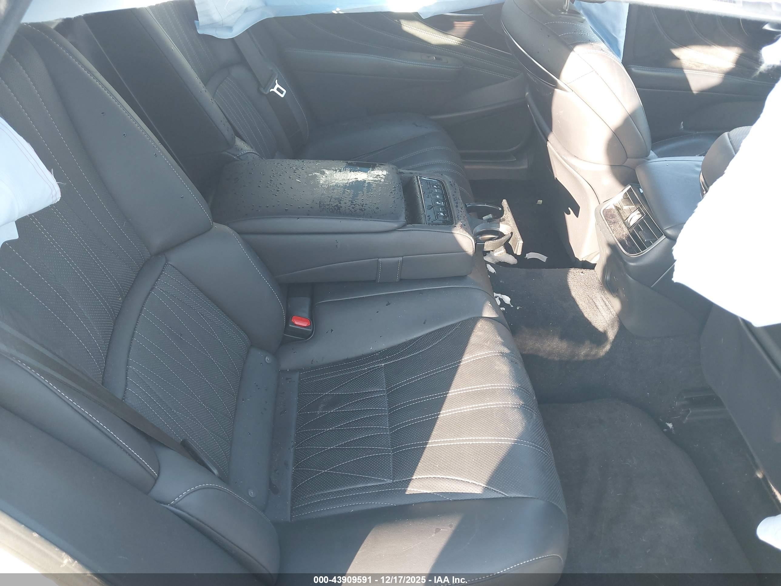 LEXUS LS image 8