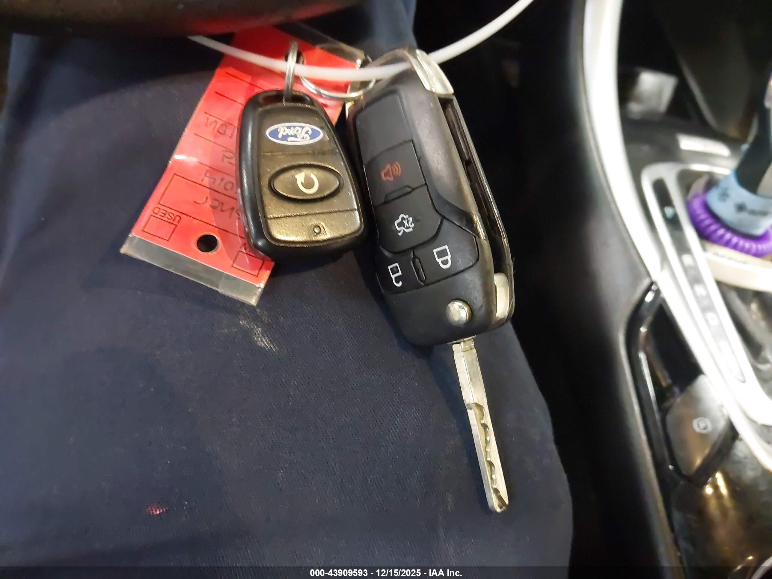 FORD FUSION image 11