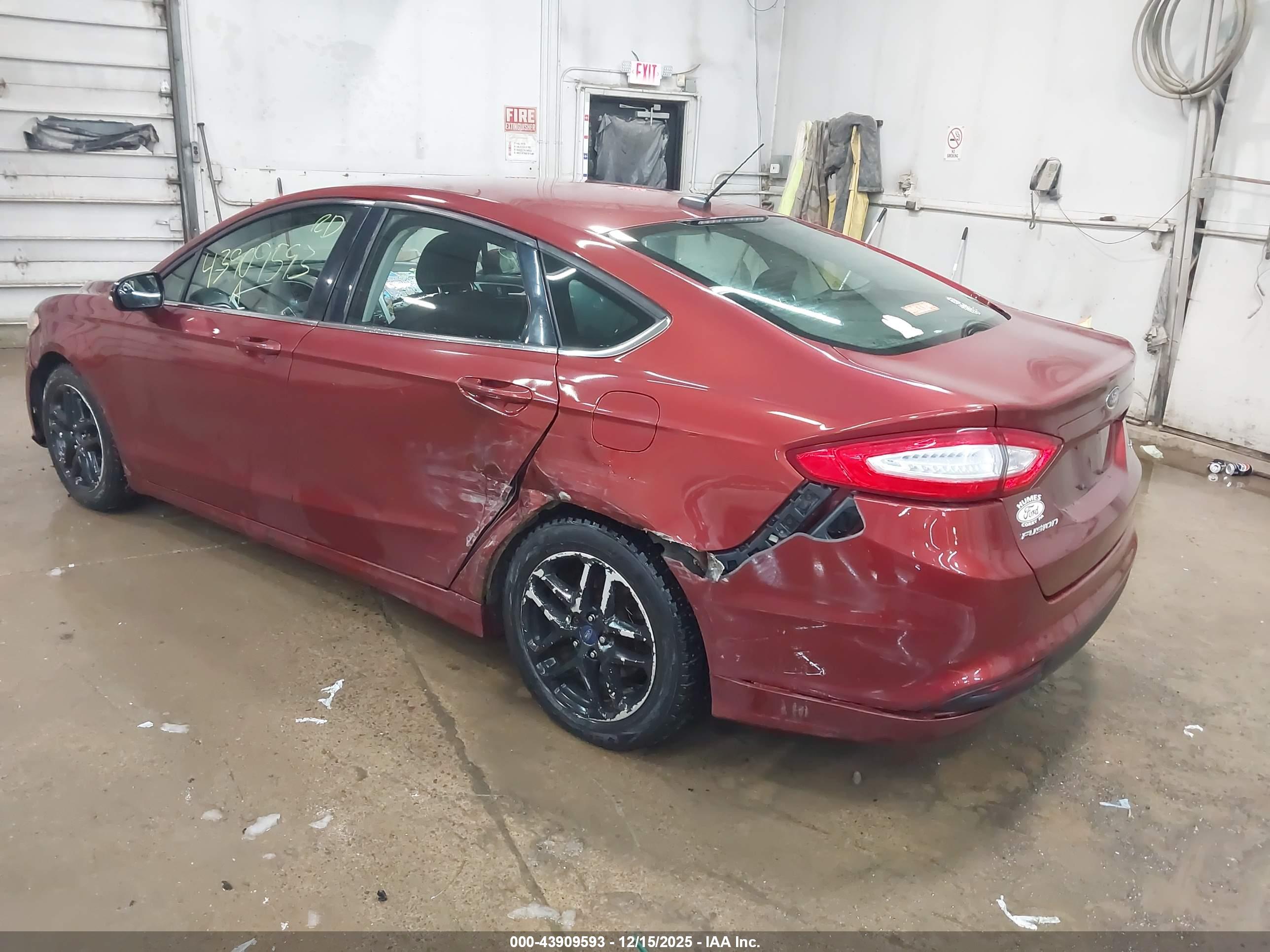 FORD FUSION image 3