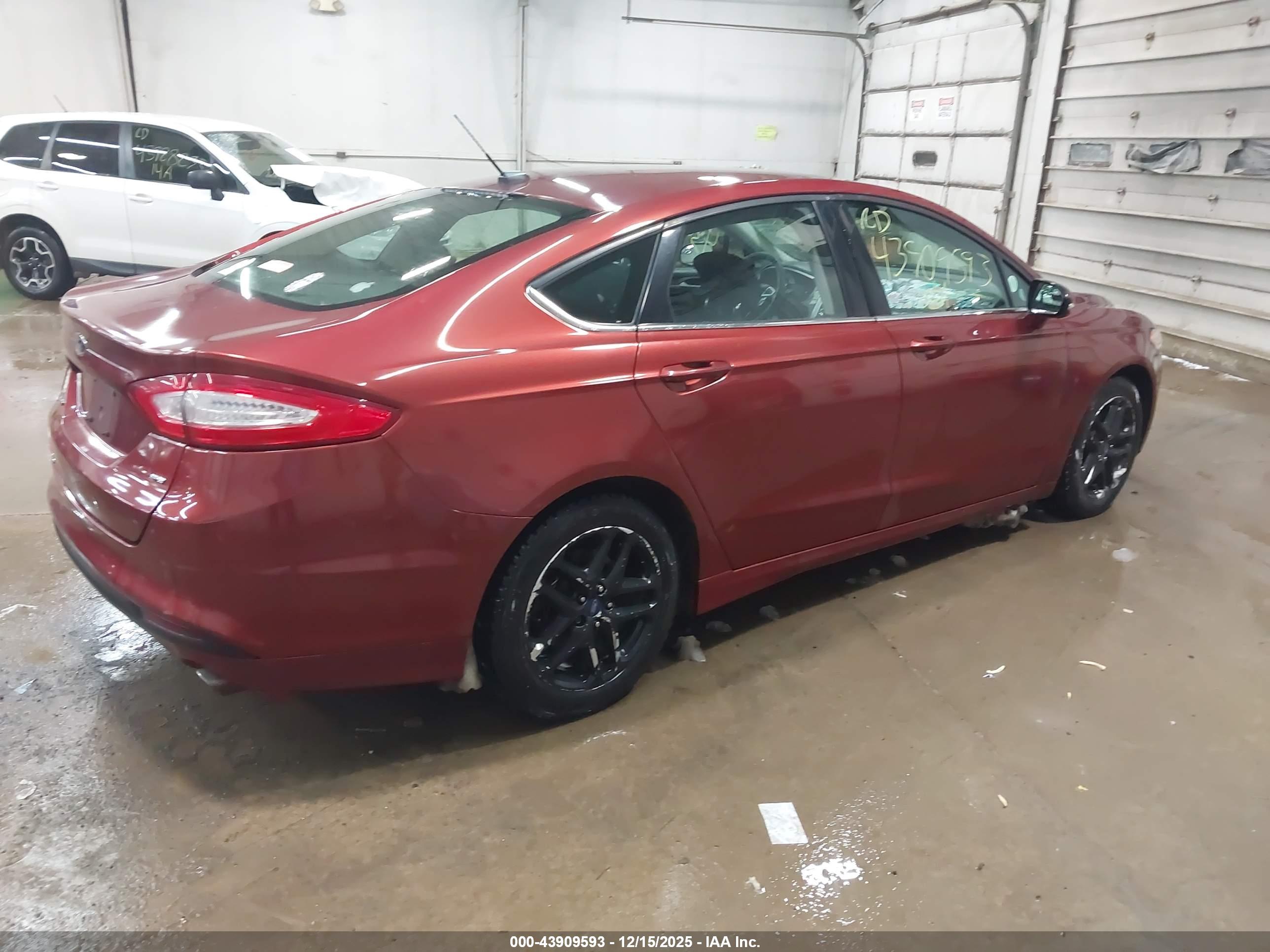 FORD FUSION image 4