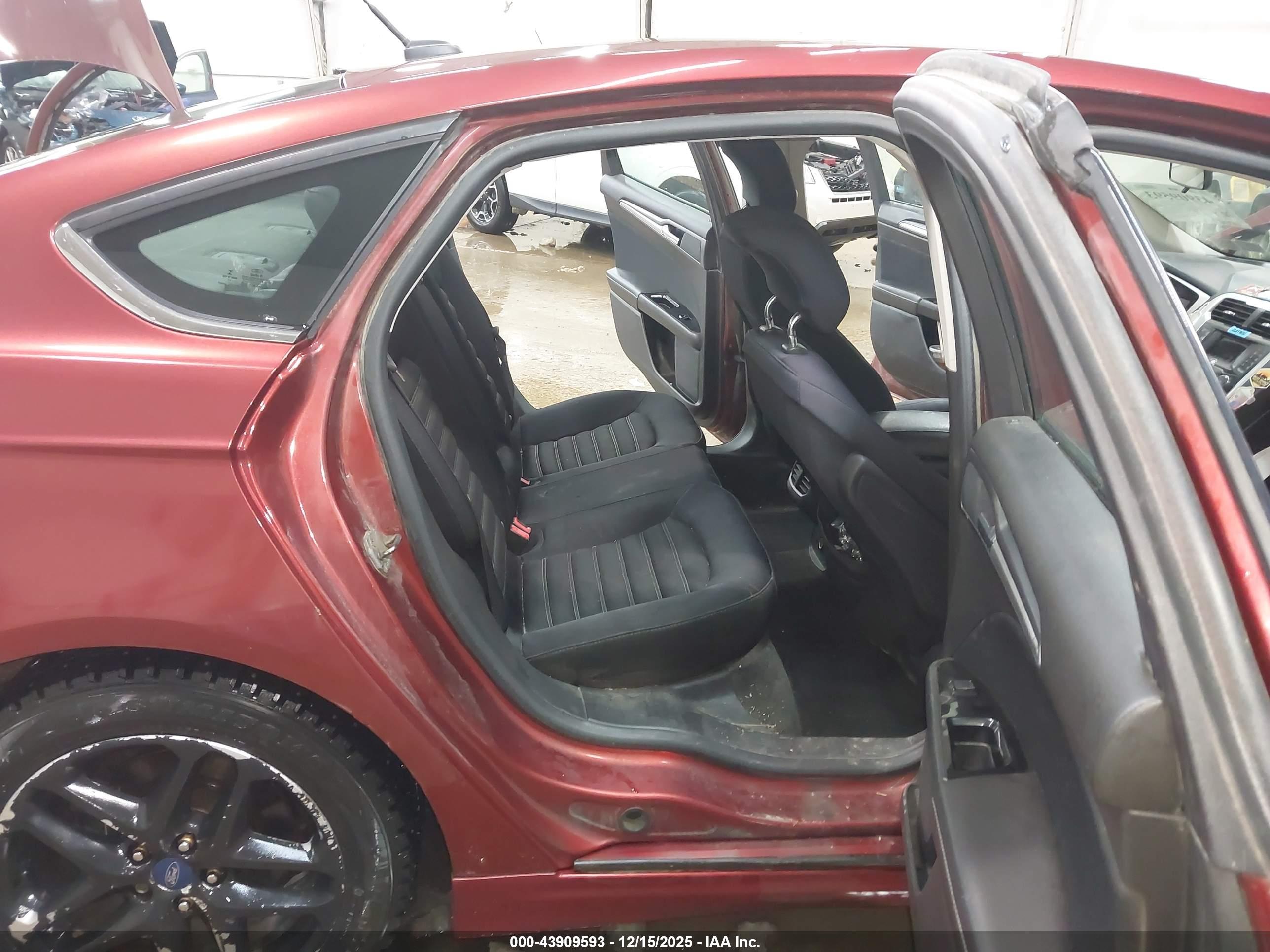 FORD FUSION image 8