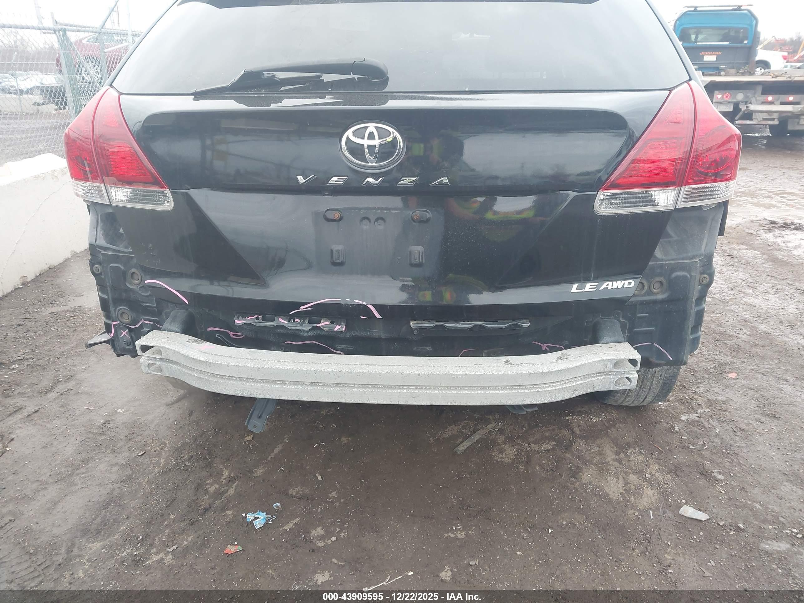 TOYOTA VENZA image 6