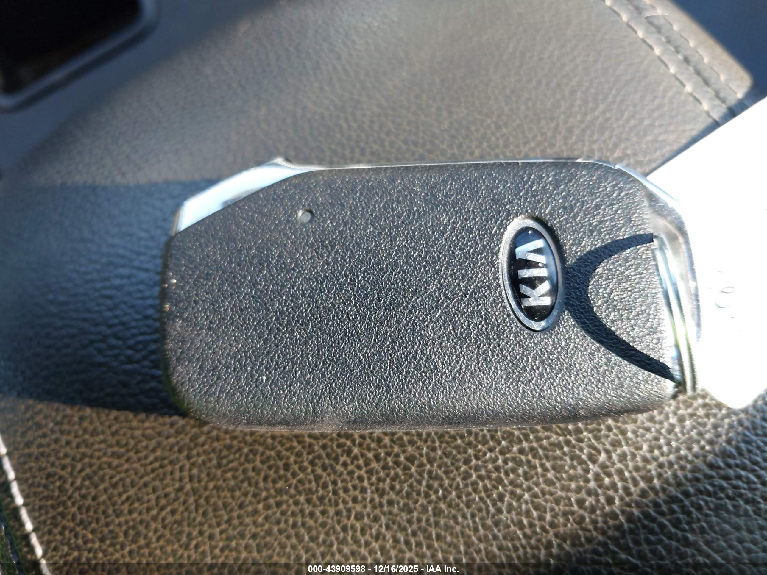 KIA SPORTAGE image 11