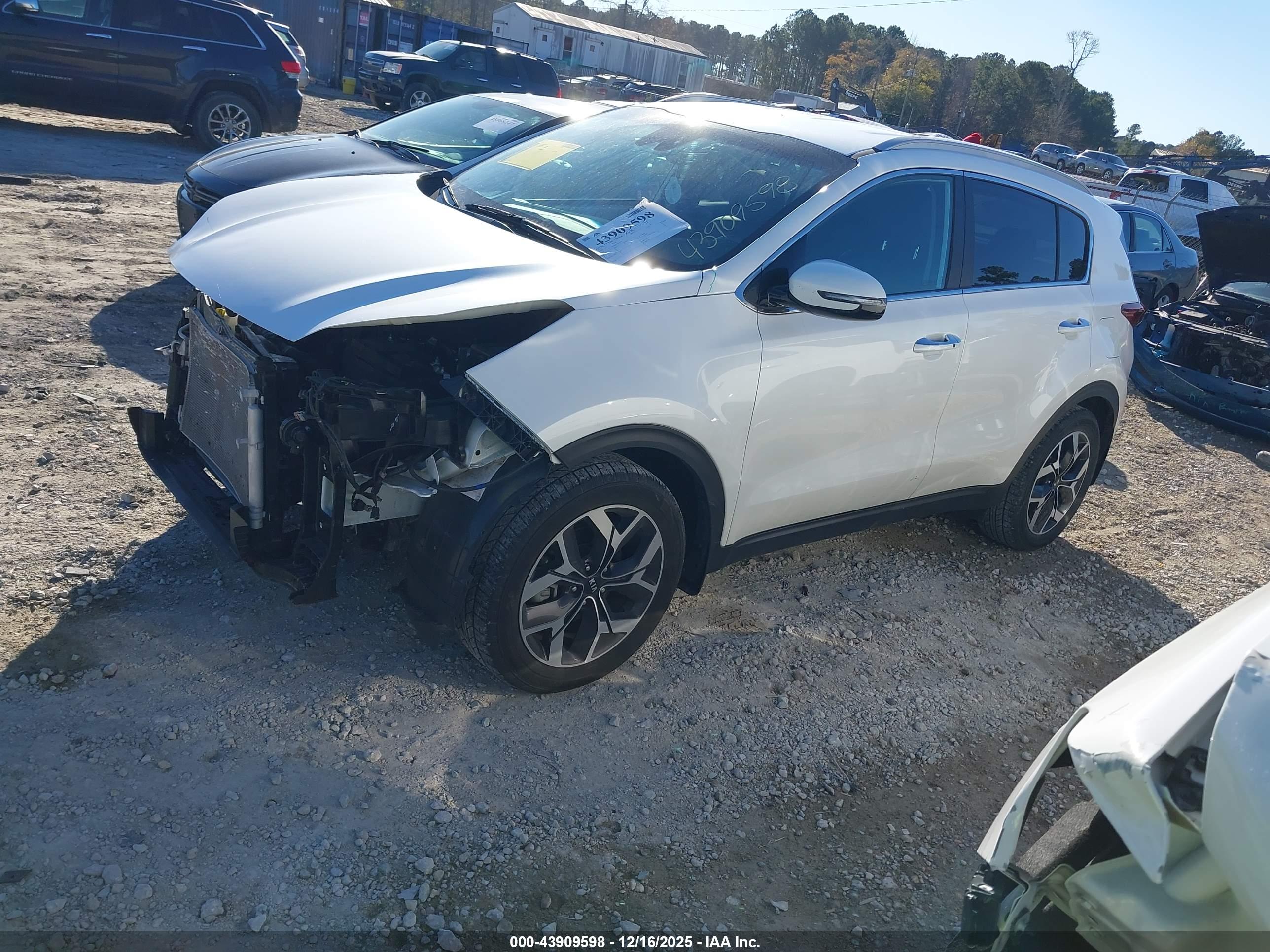 KIA SPORTAGE image 2