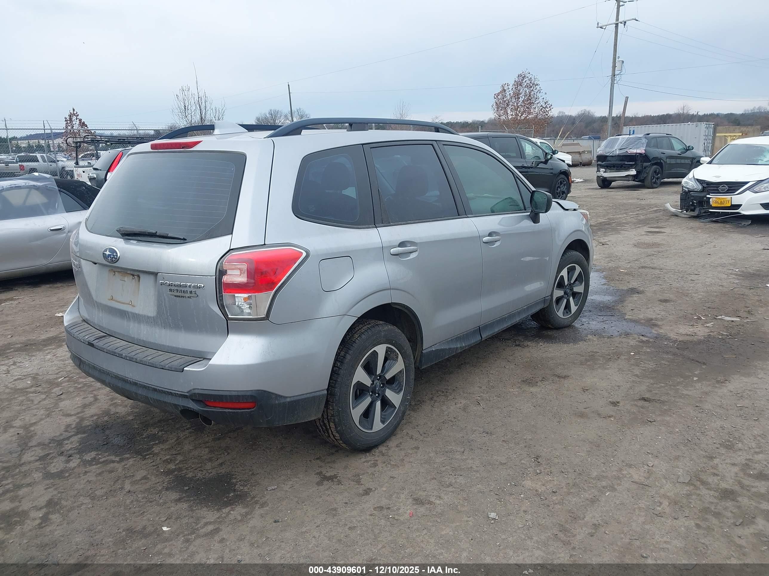 SUBARU FORESTER image 4