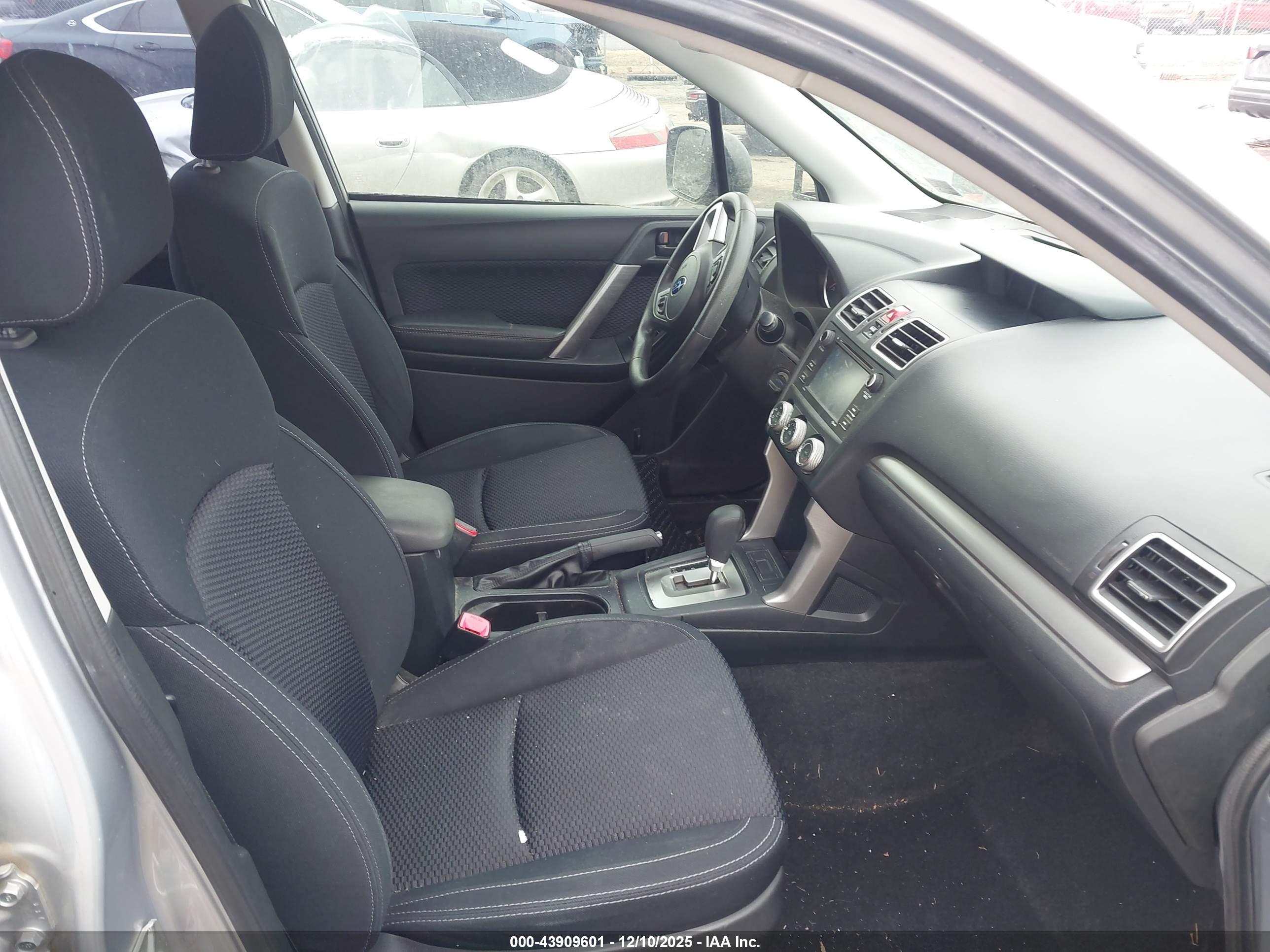 SUBARU FORESTER image 5