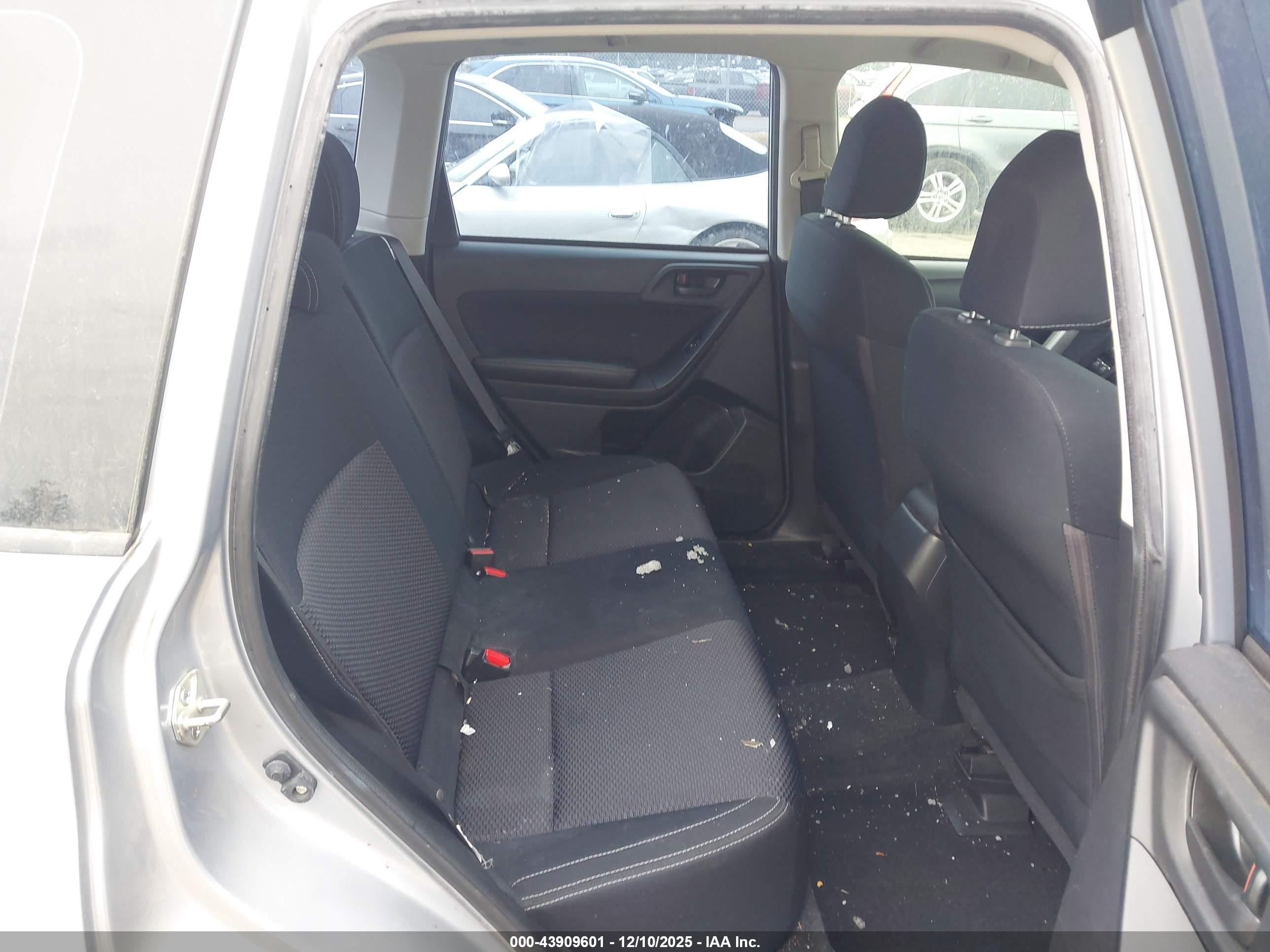 SUBARU FORESTER image 8