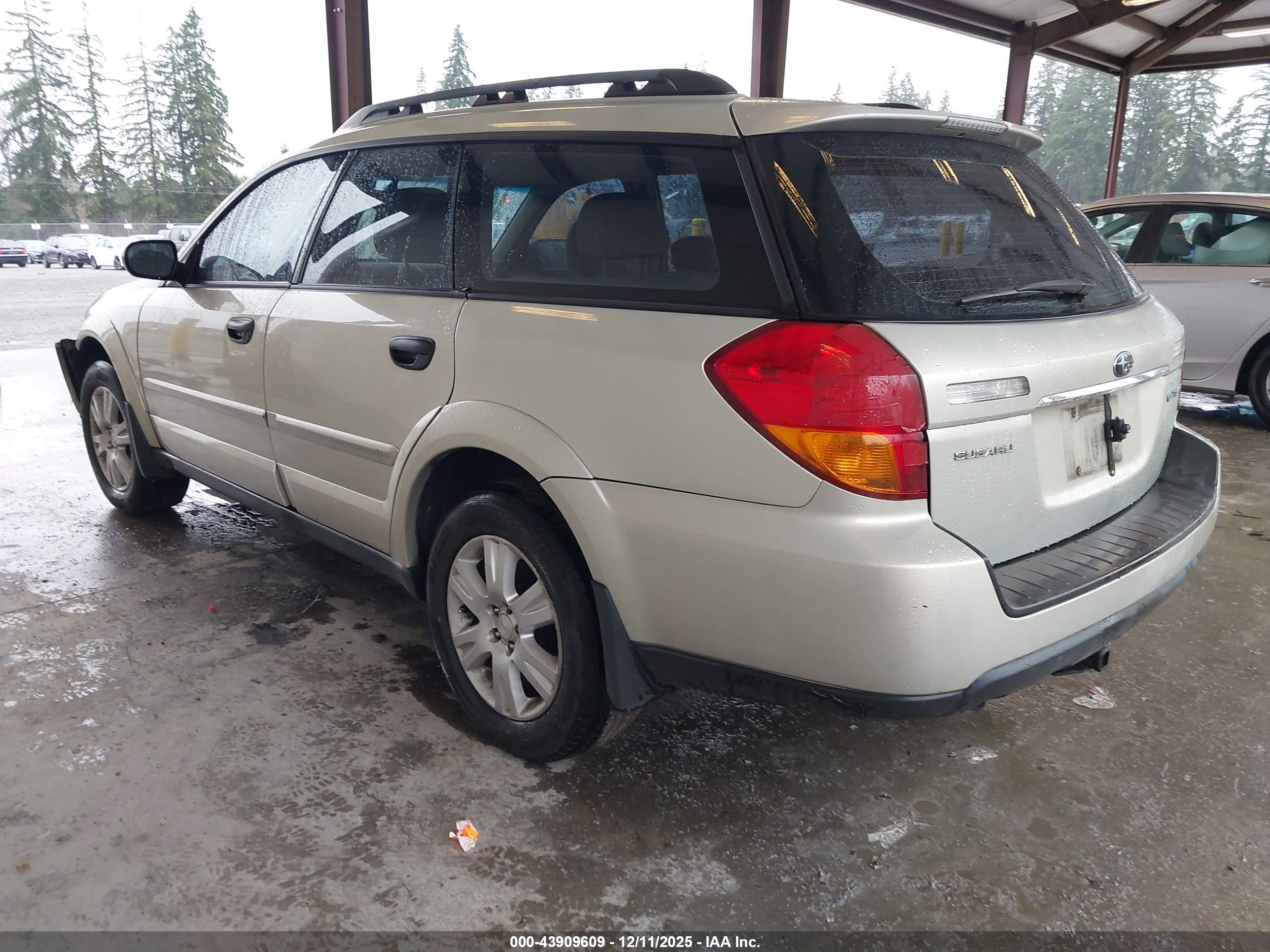 SUBARU OUTBACK image 3