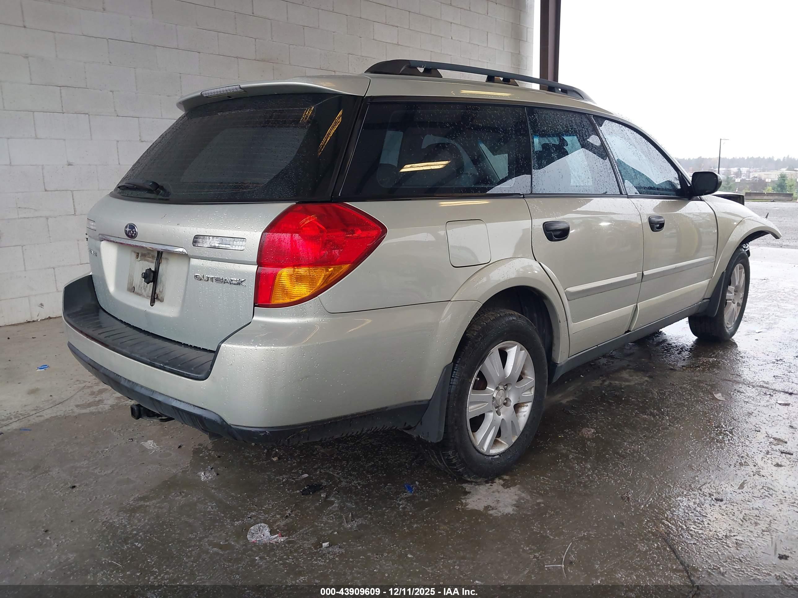 SUBARU OUTBACK image 4