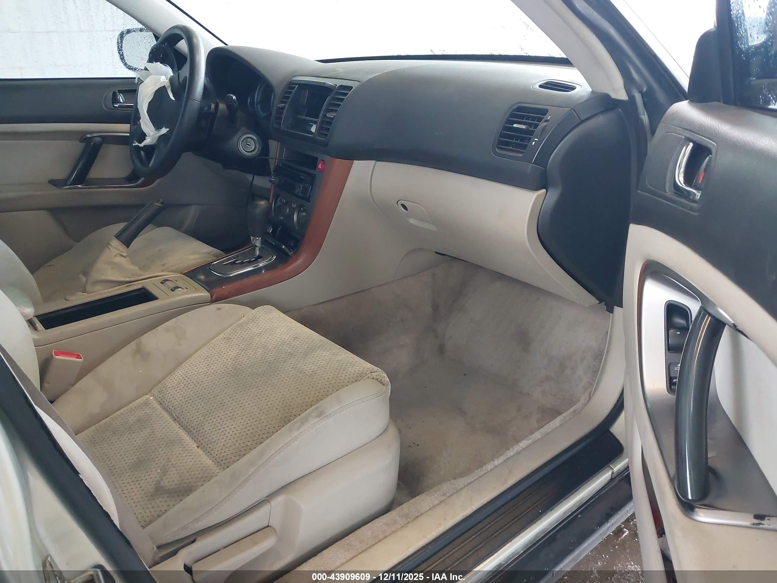 SUBARU OUTBACK image 5