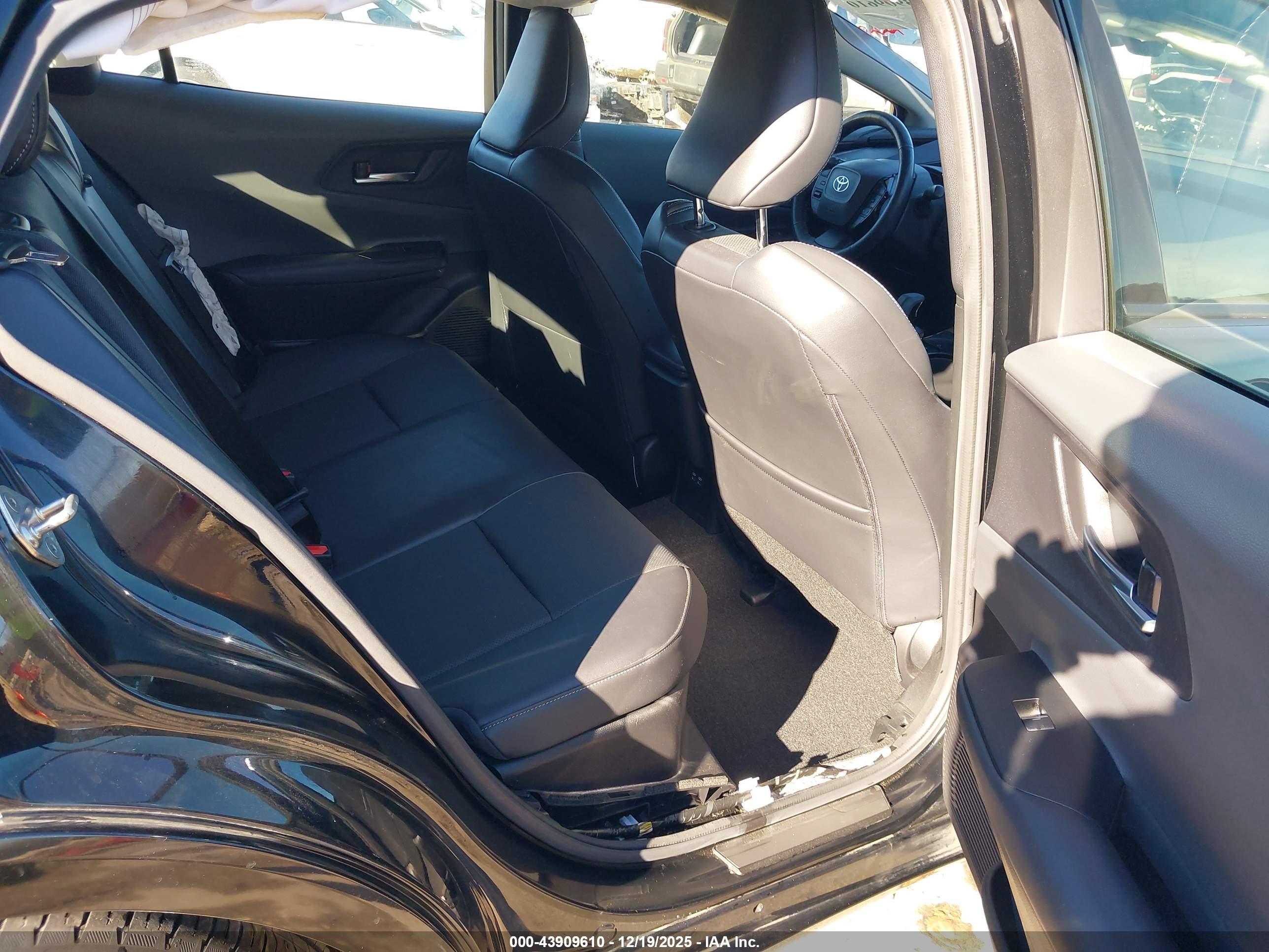 TOYOTA PRIUS image 8
