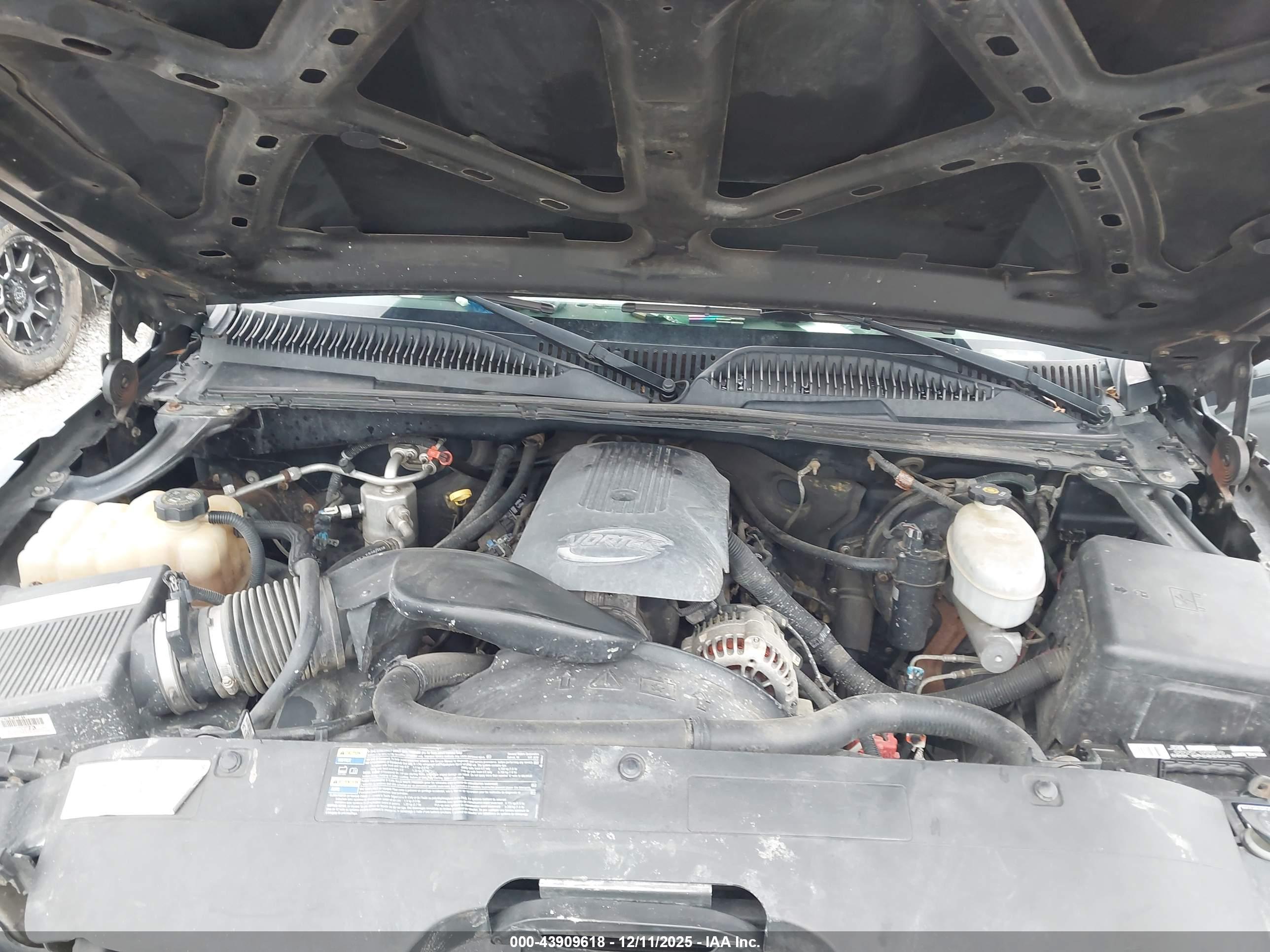 CHEVROLET SILVERADO image 10