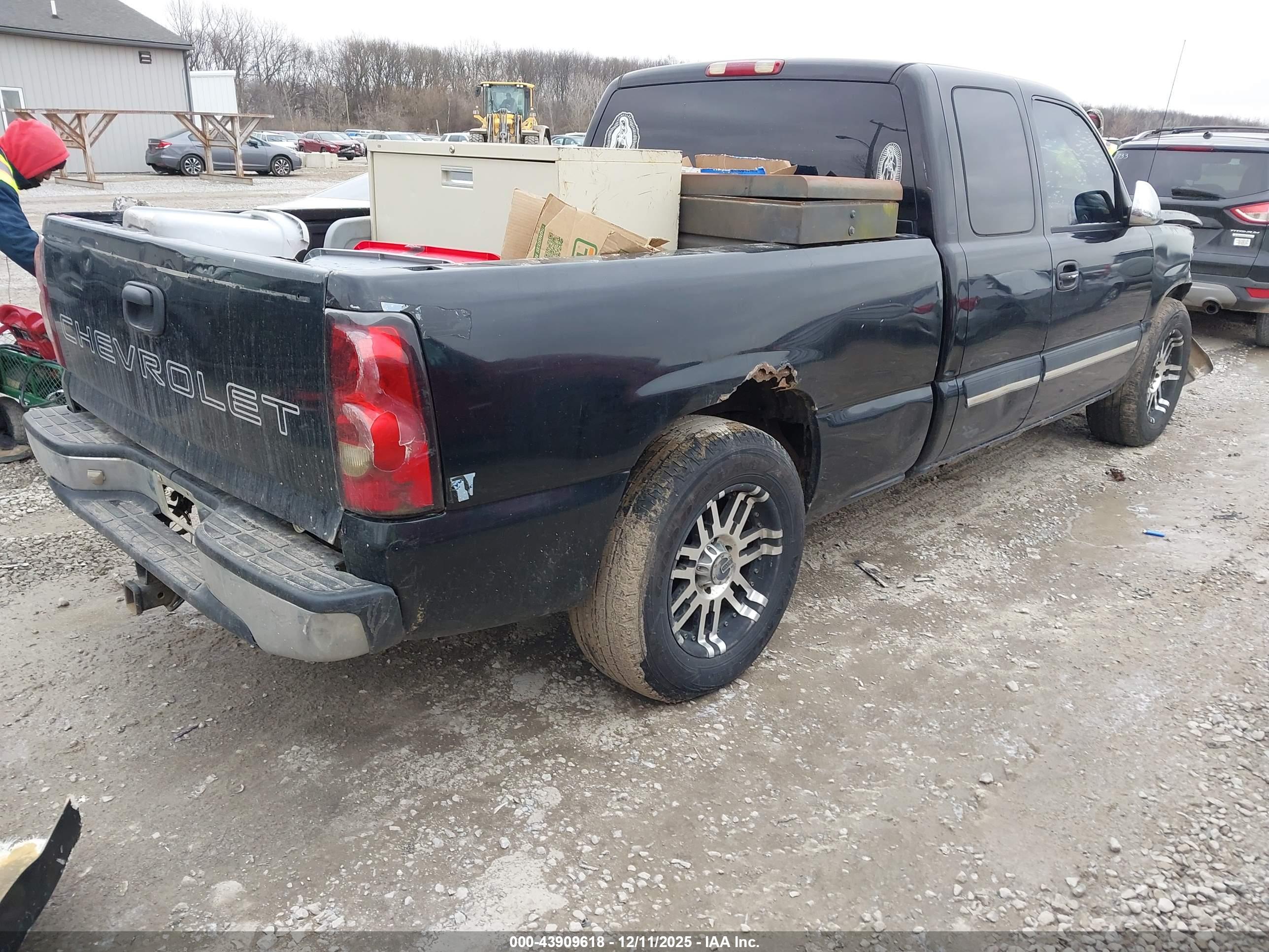CHEVROLET SILVERADO image 4