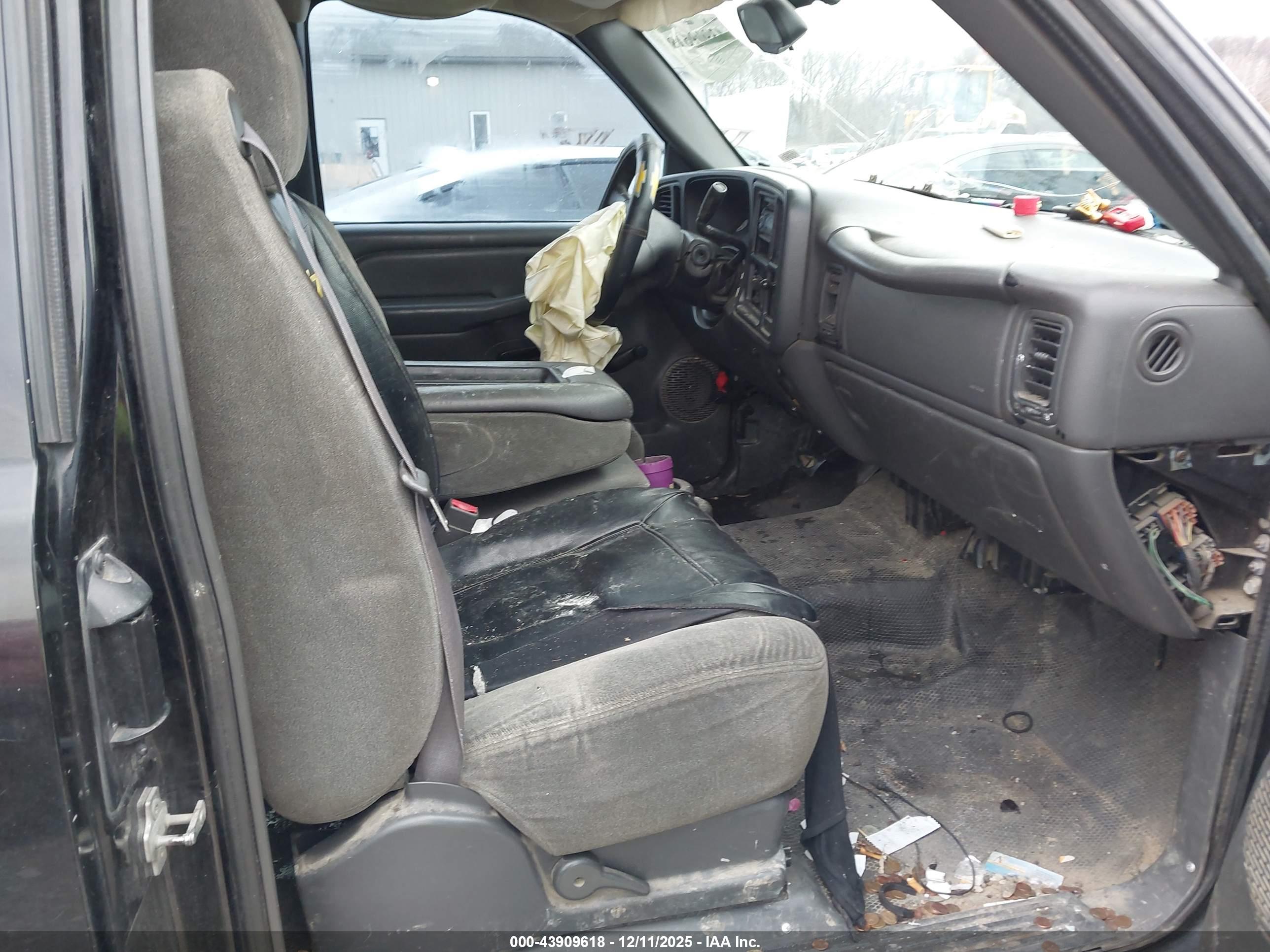 CHEVROLET SILVERADO image 5