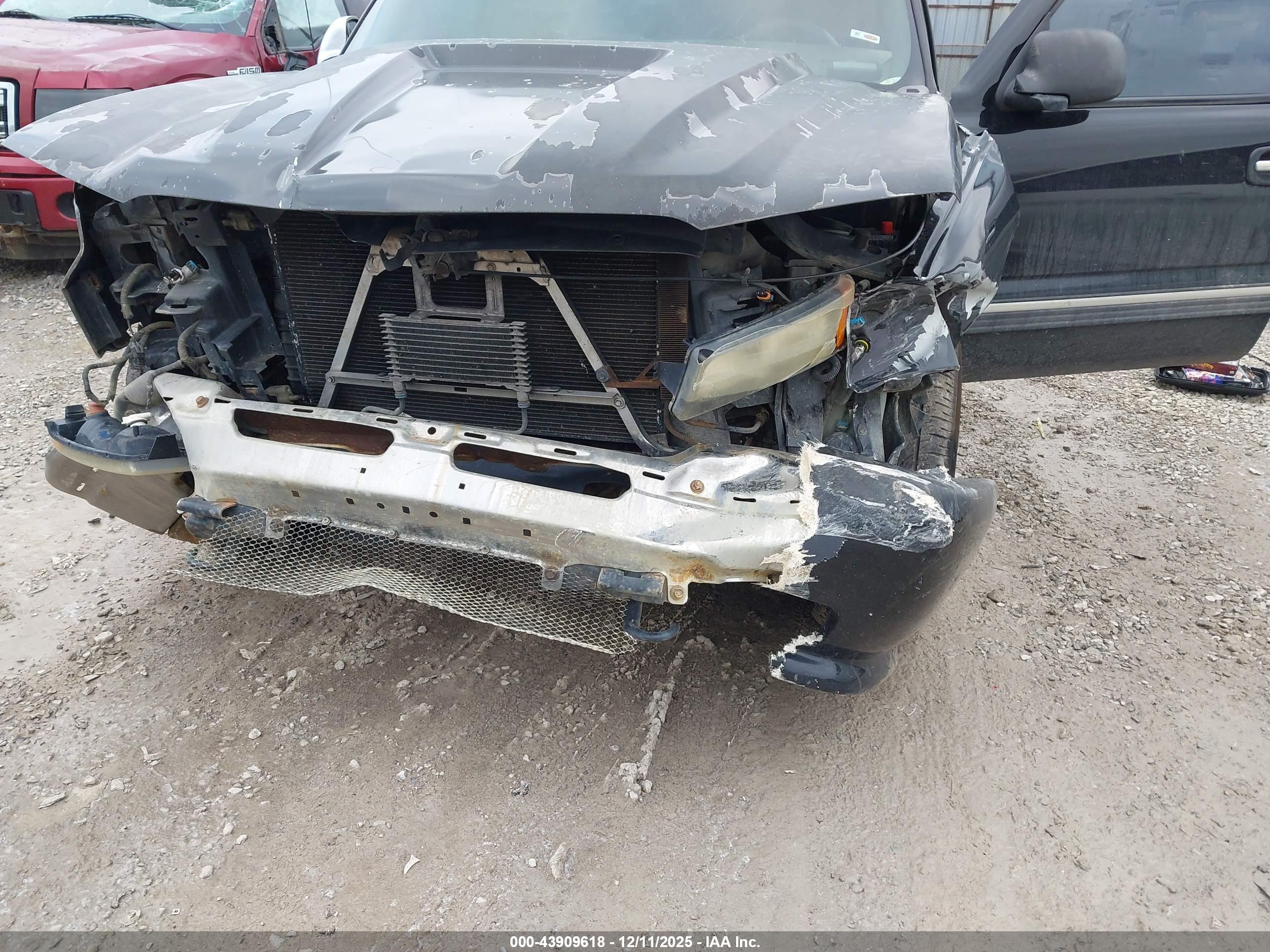 CHEVROLET SILVERADO image 6