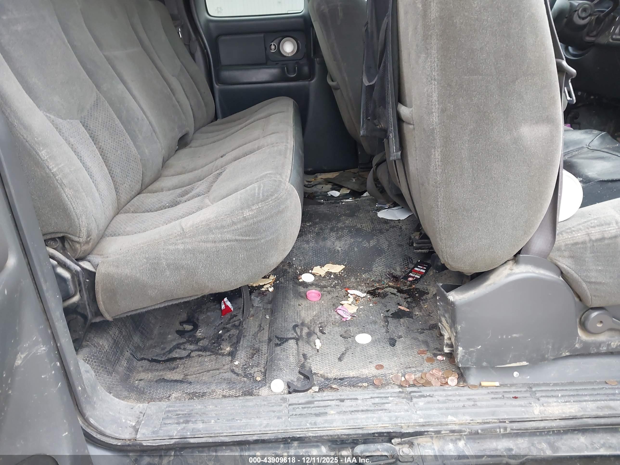 CHEVROLET SILVERADO image 8