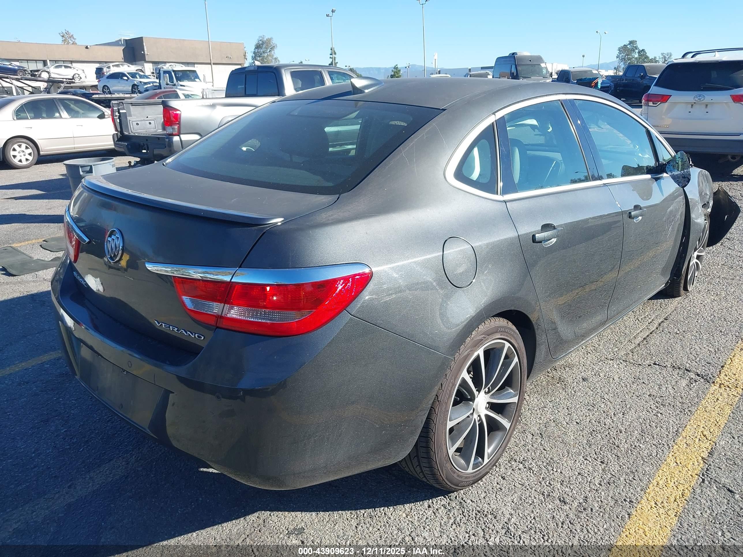 BUICK VERANO image 4