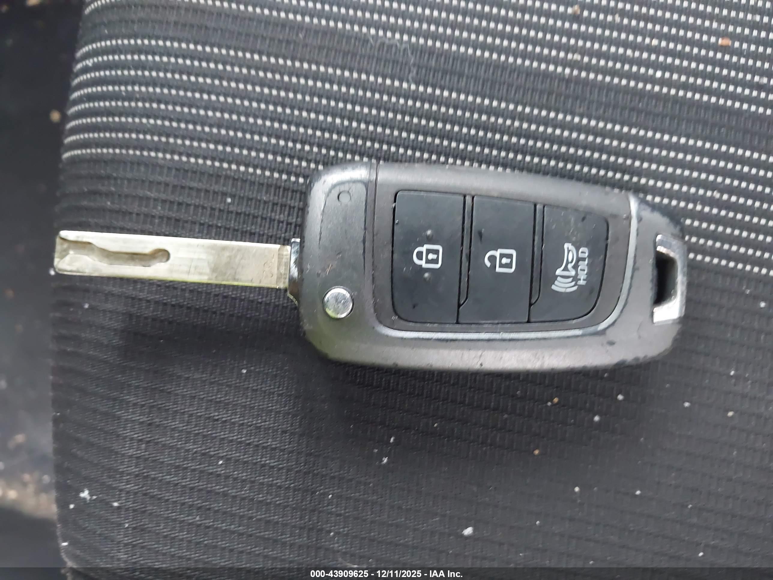 HYUNDAI VENUE image 11