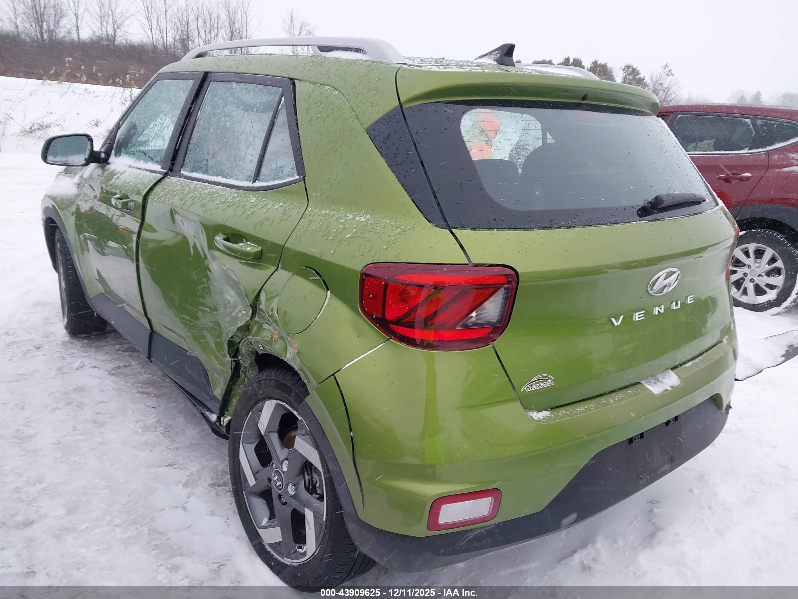 HYUNDAI VENUE image 3