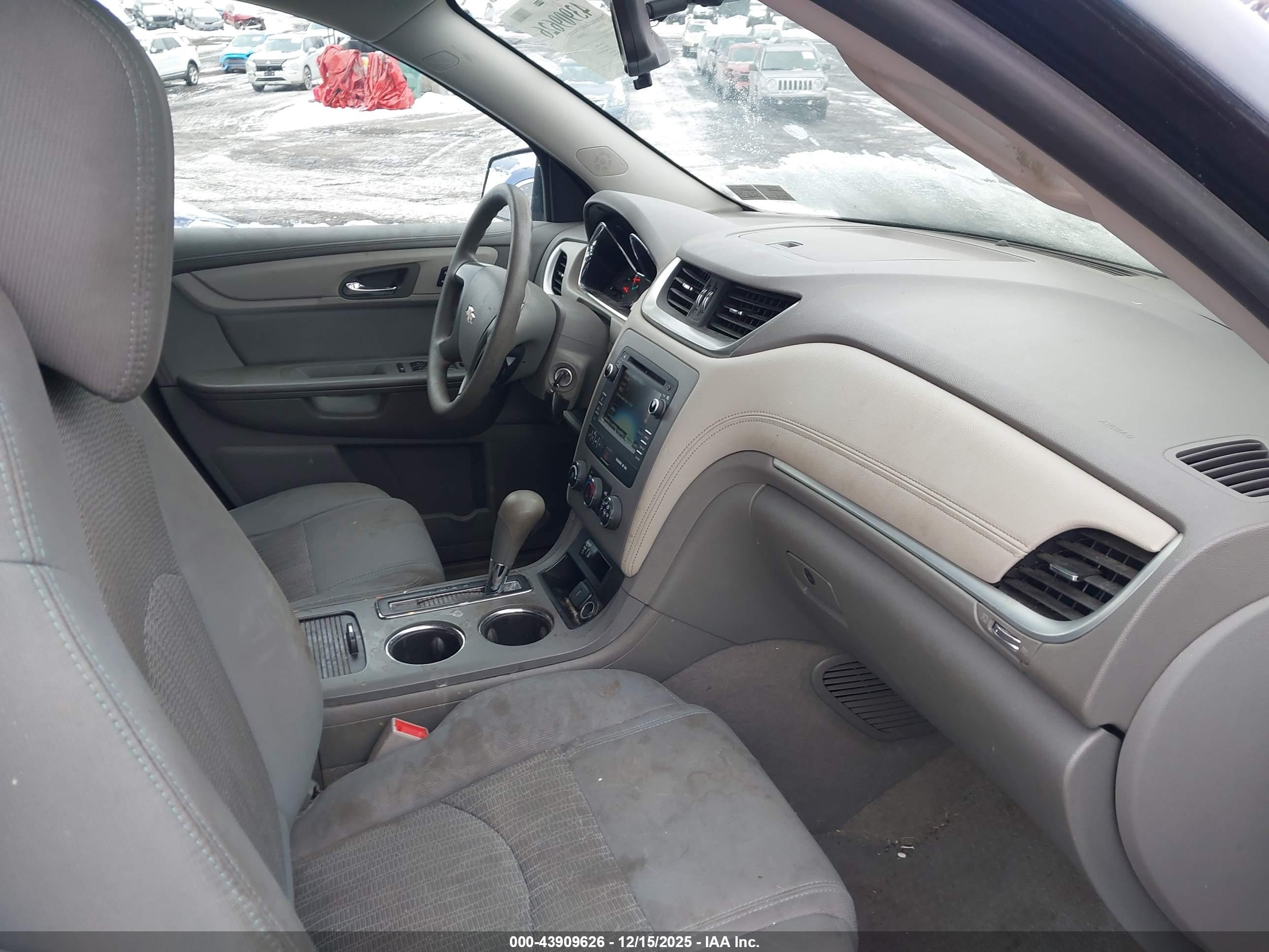 CHEVROLET TRAVERSE image 5