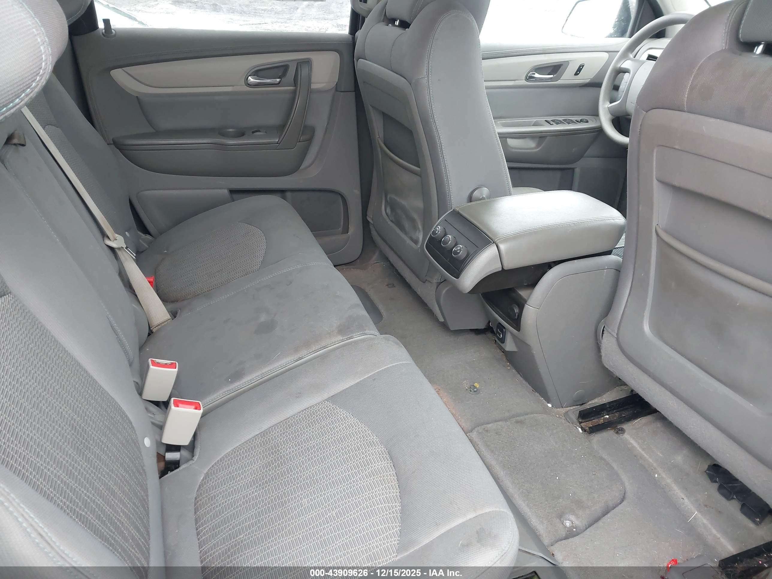 CHEVROLET TRAVERSE image 8