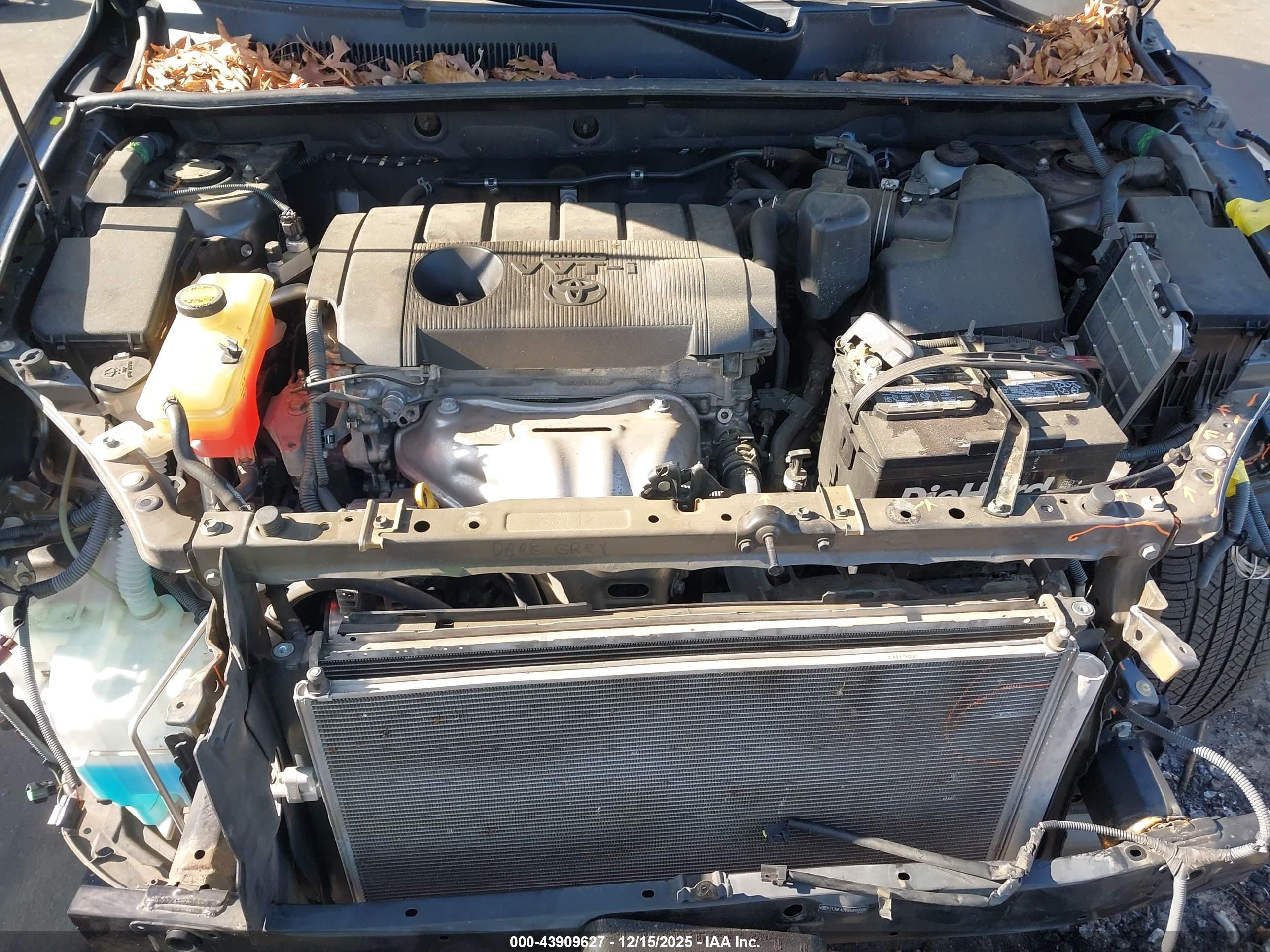 TOYOTA RAV4 image 10