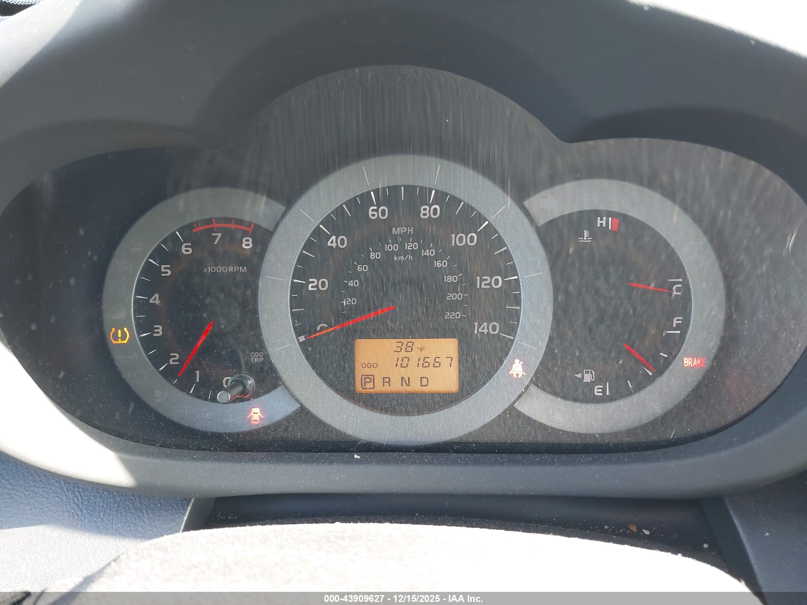 TOYOTA RAV4 image 7
