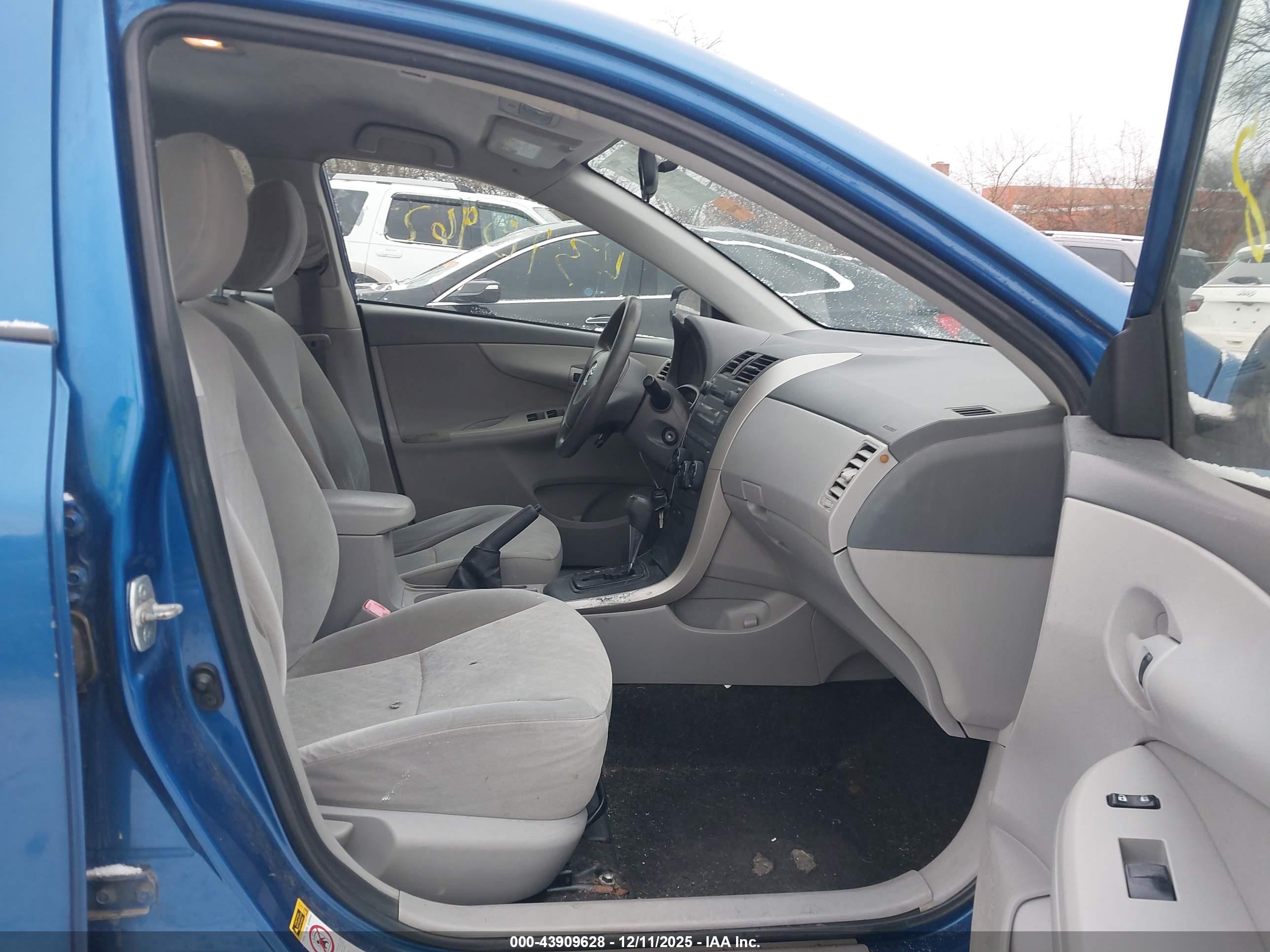 TOYOTA COROLLA image 5