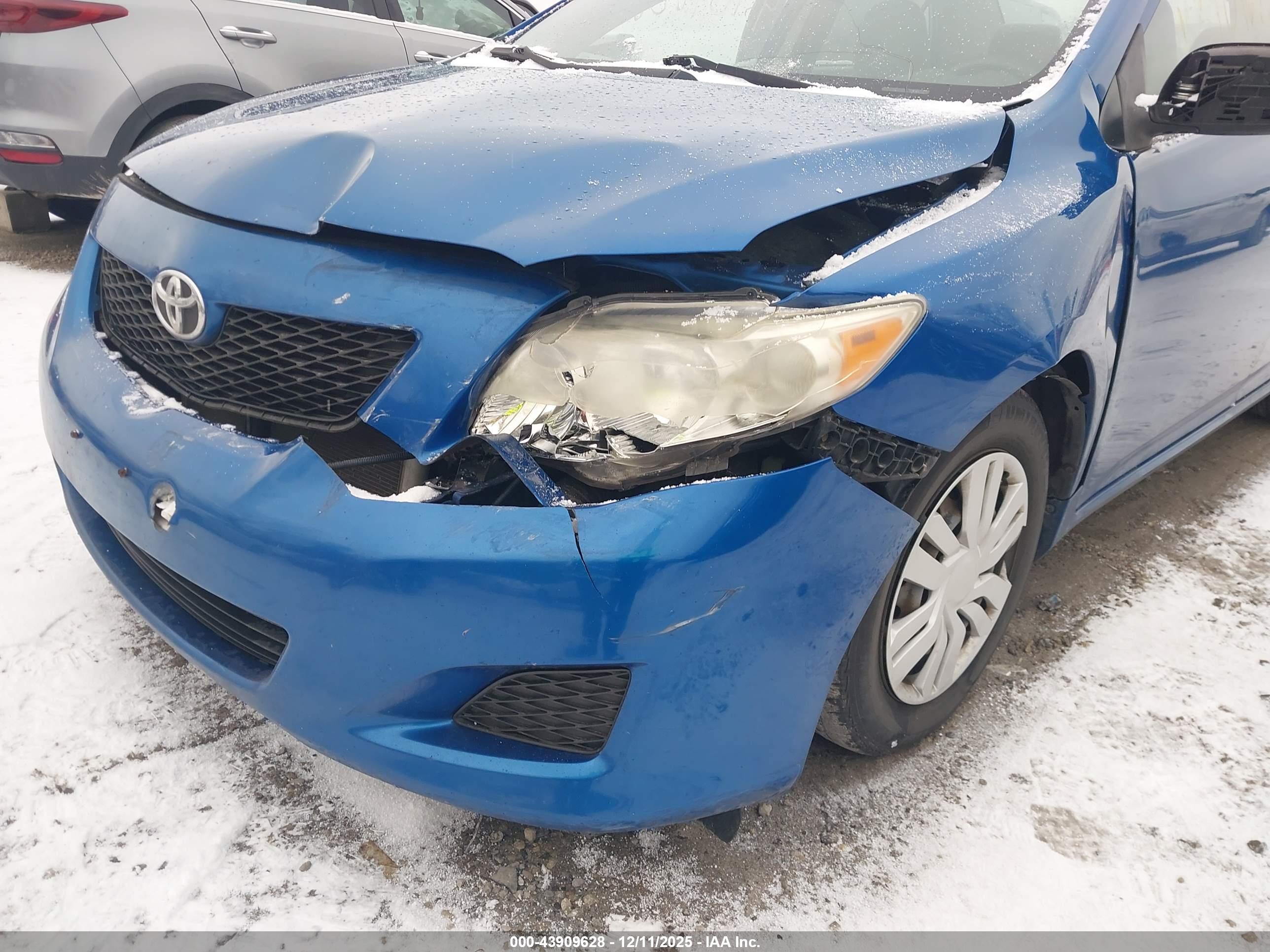 TOYOTA COROLLA image 6