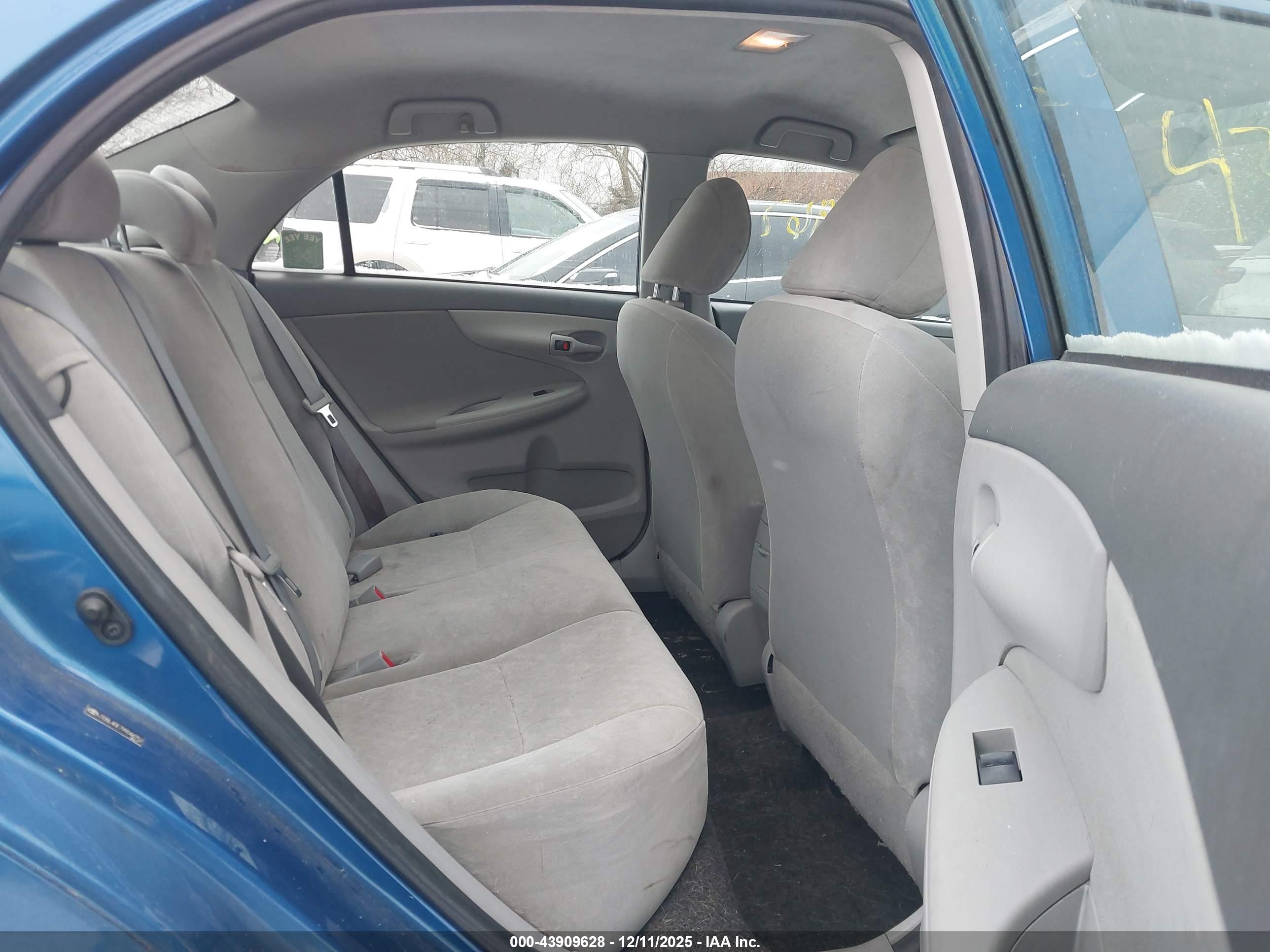 TOYOTA COROLLA image 8