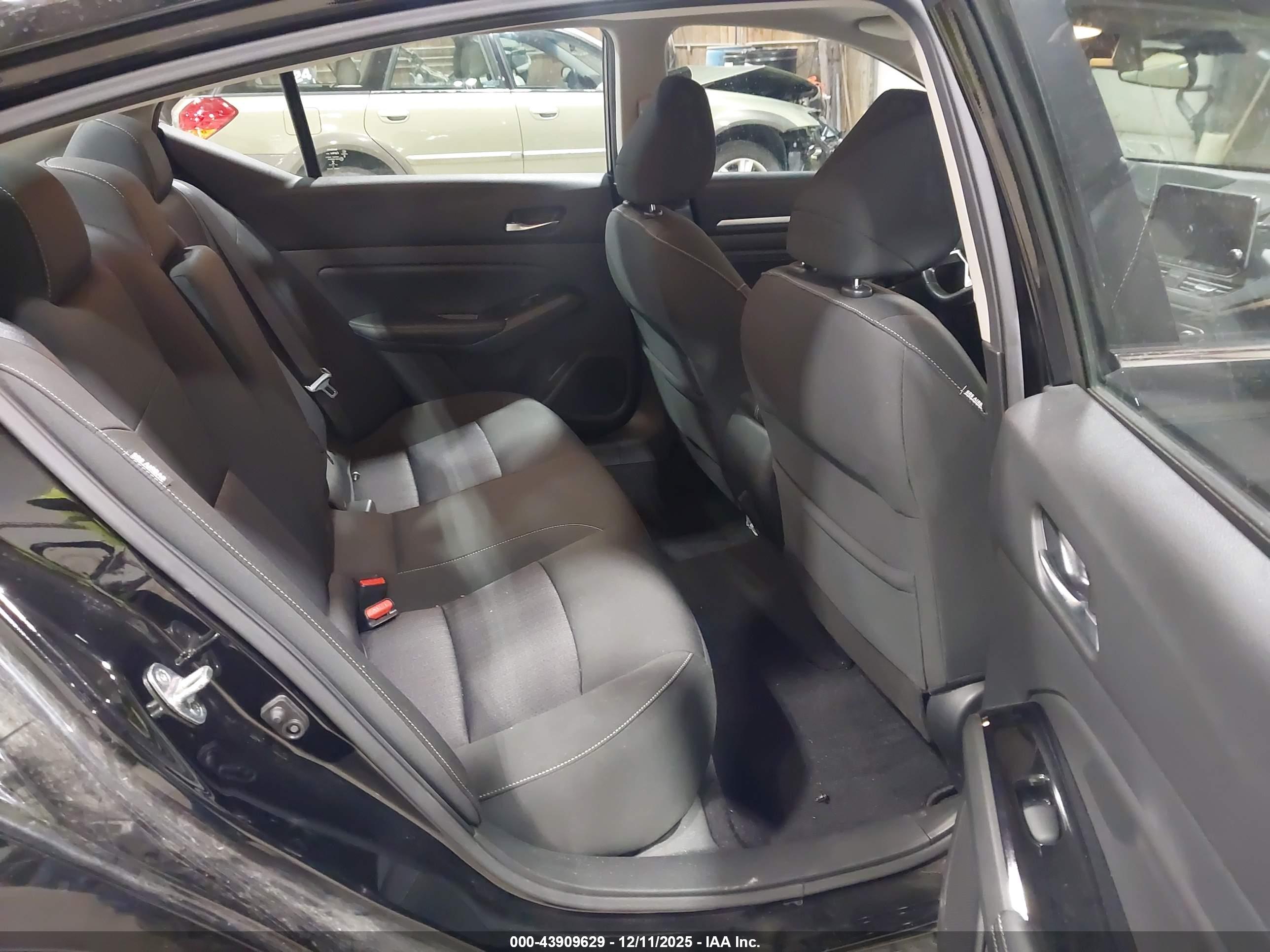 NISSAN ALTIMA image 8