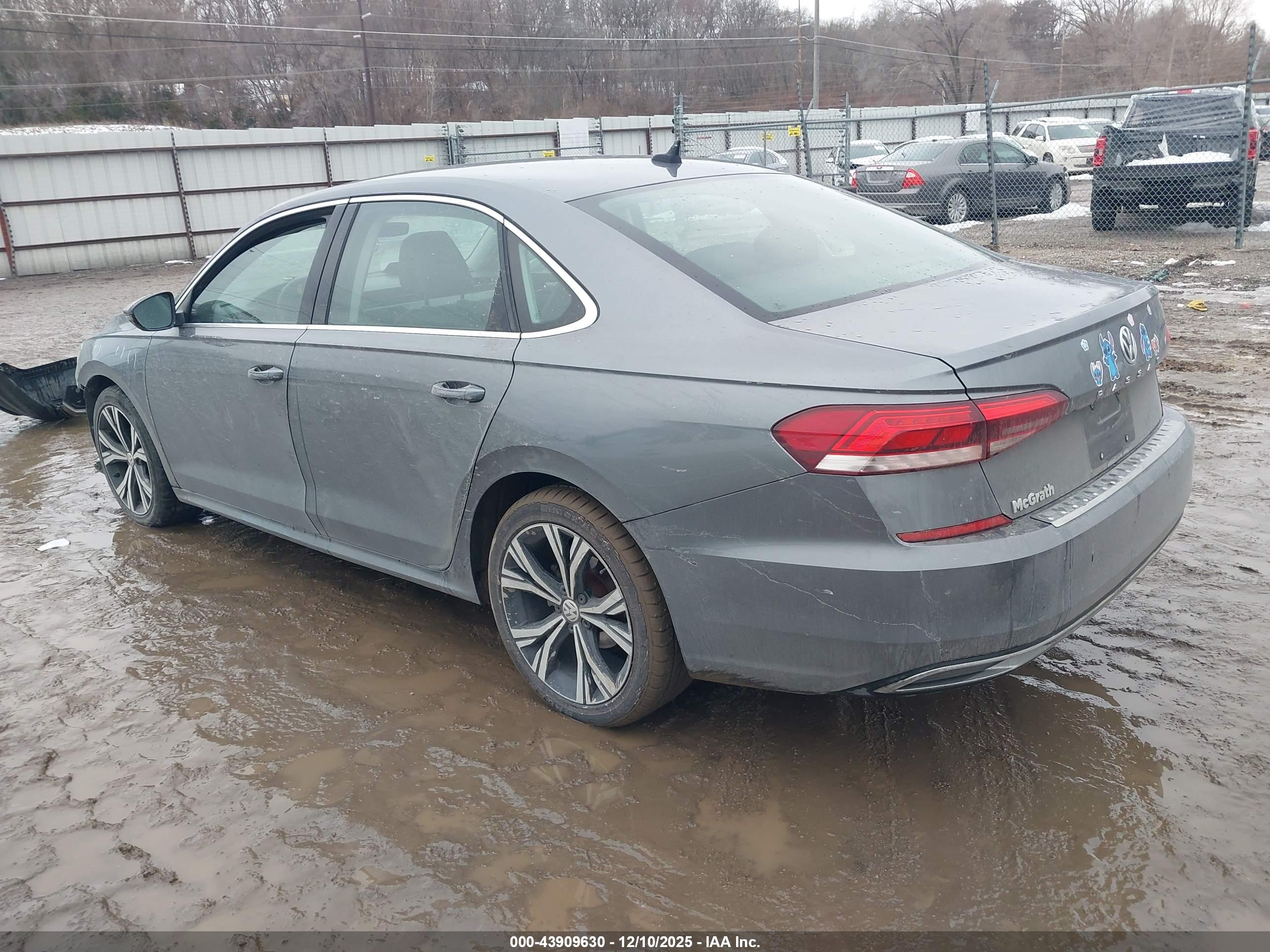 VOLKSWAGEN PASSAT image 3