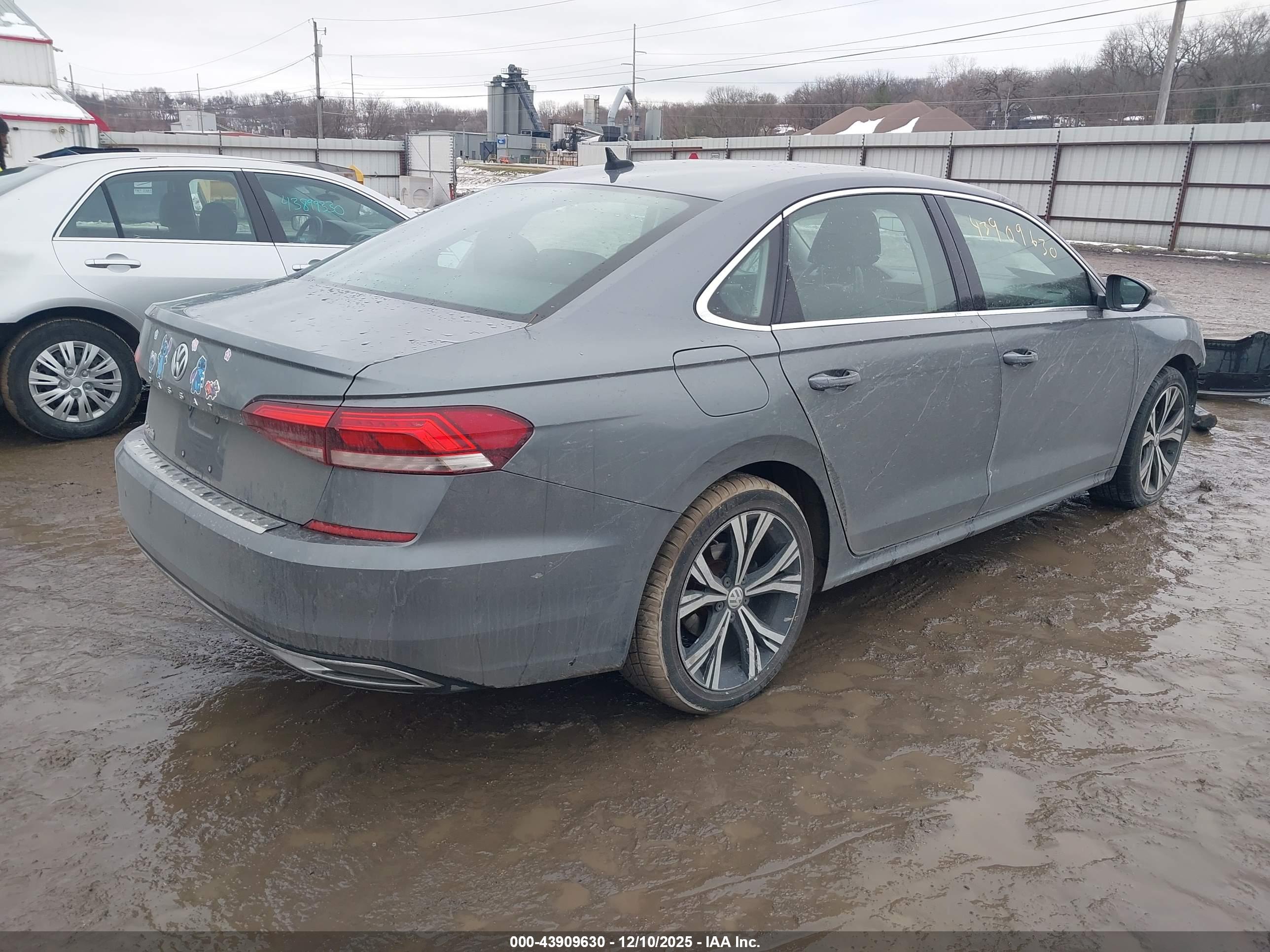 VOLKSWAGEN PASSAT image 4
