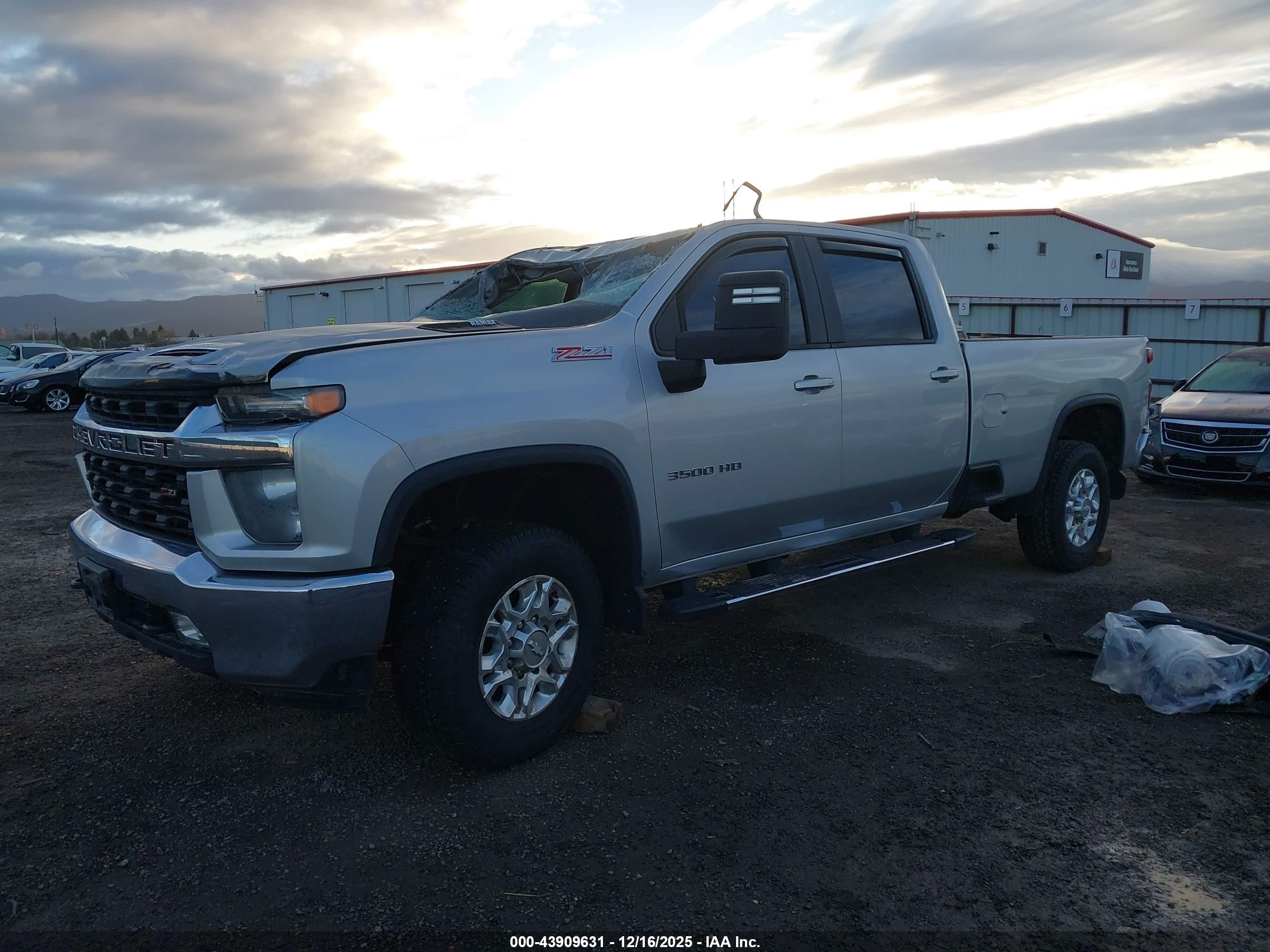 CHEVROLET SILVERADO image 2