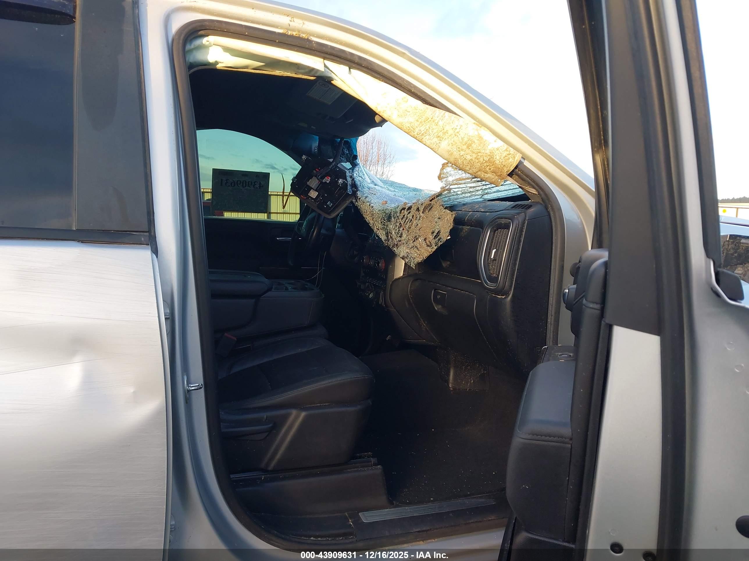 CHEVROLET SILVERADO image 5