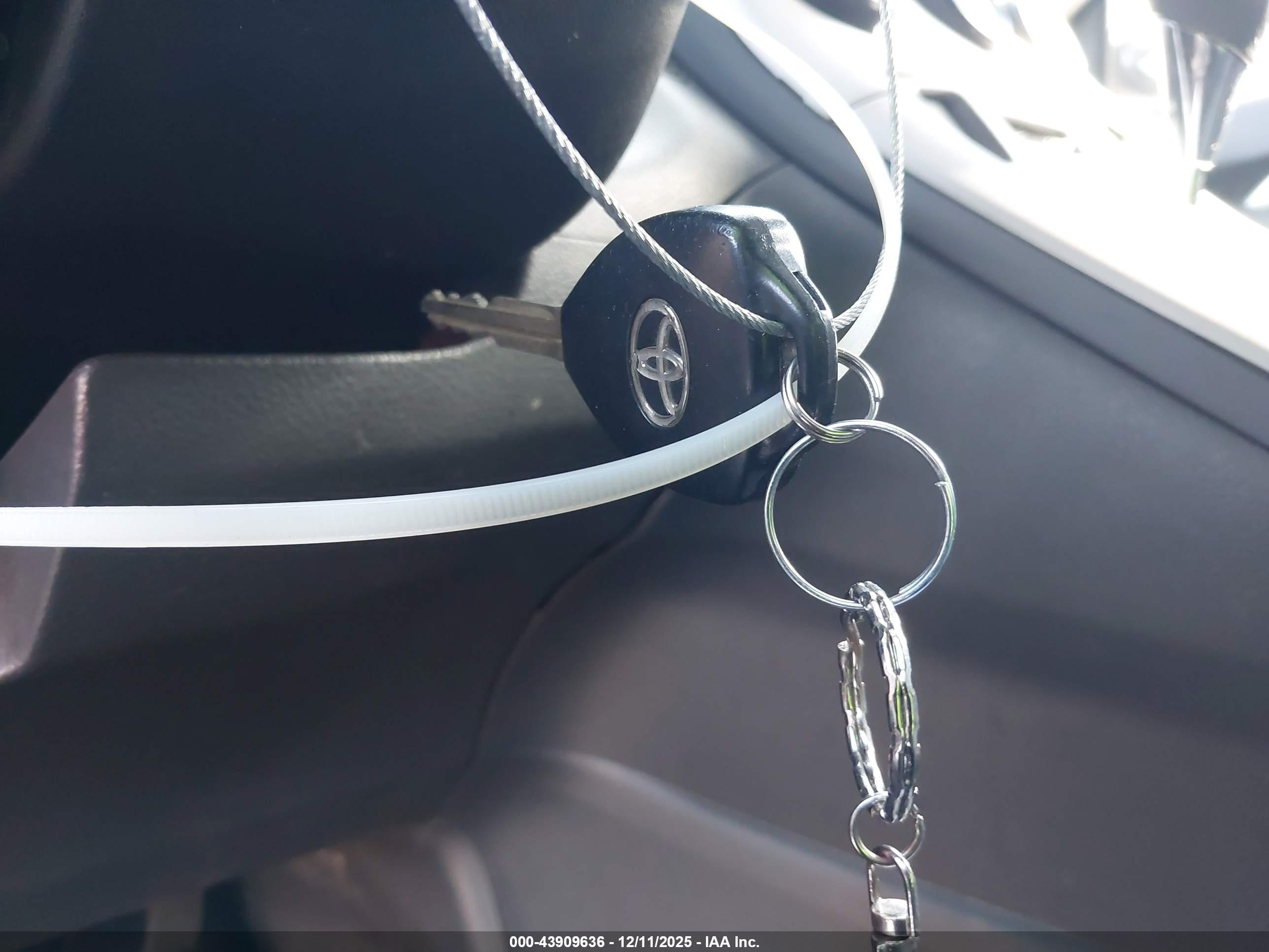 TOYOTA MATRIX image 11