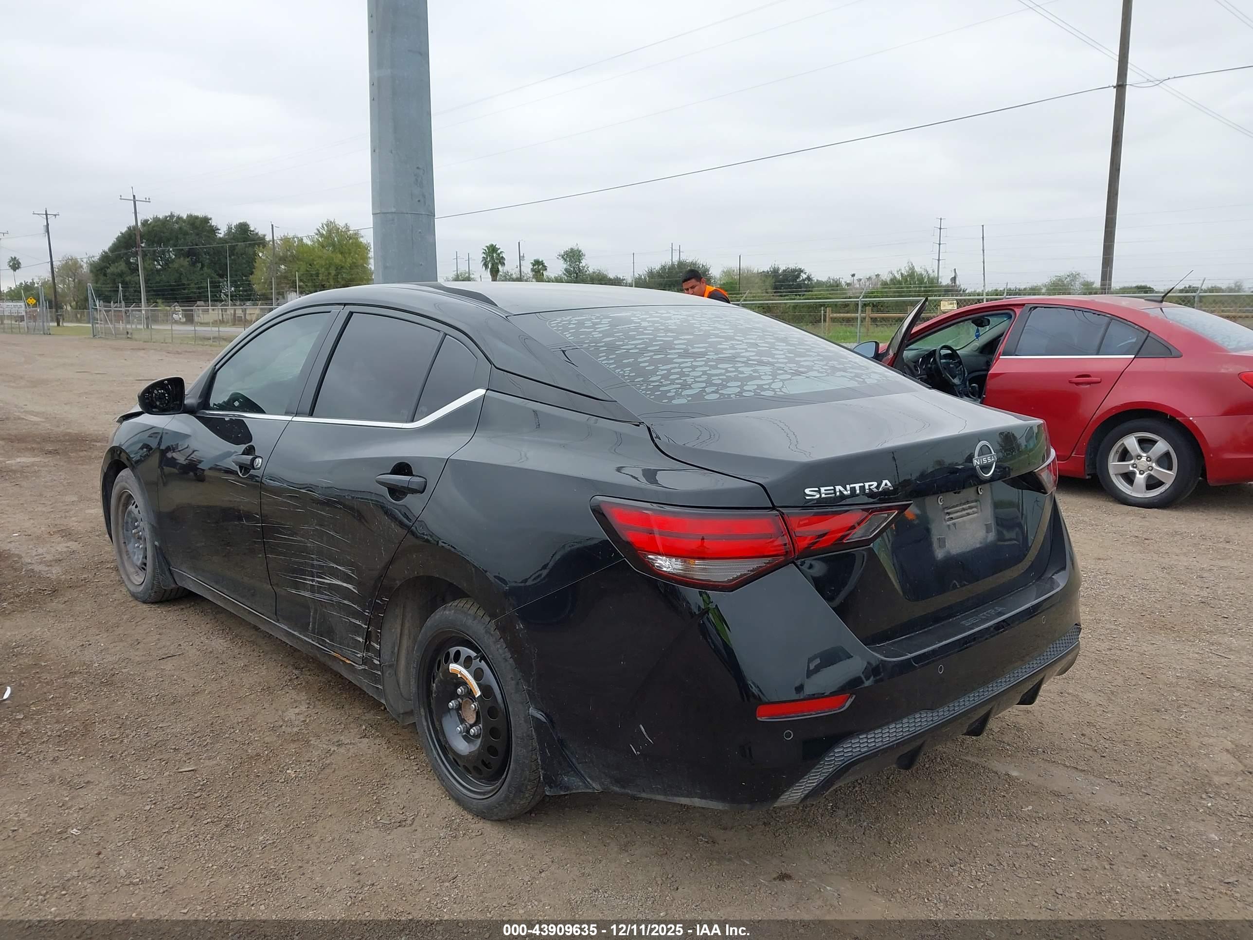 NISSAN SENTRA image 3