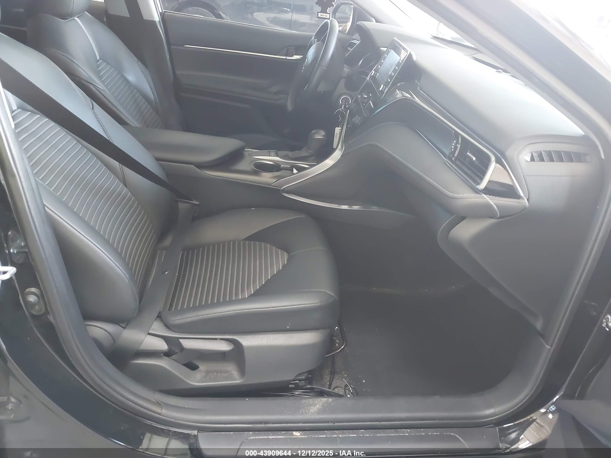 TOYOTA CAMRY image 5
