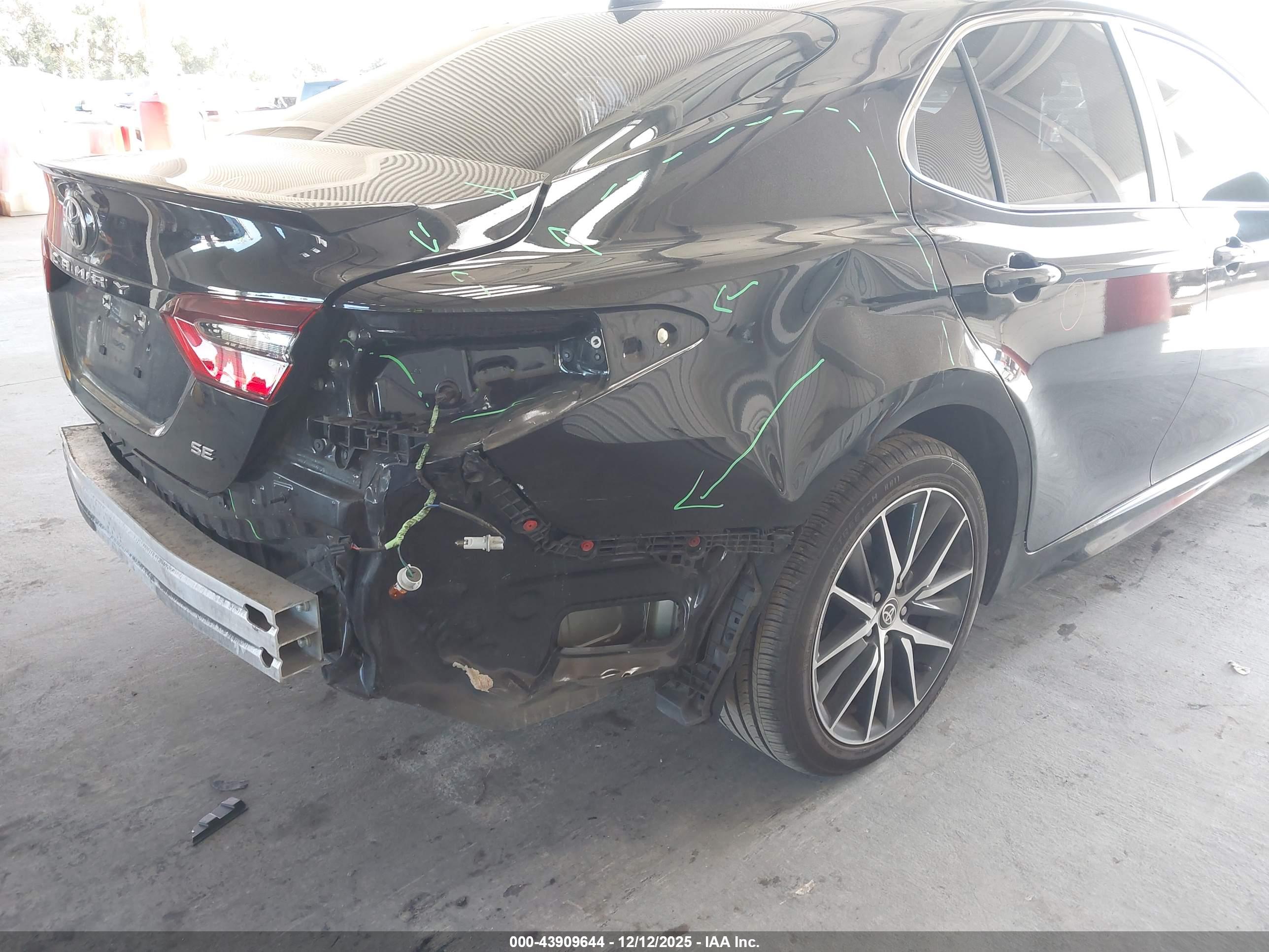 TOYOTA CAMRY image 6