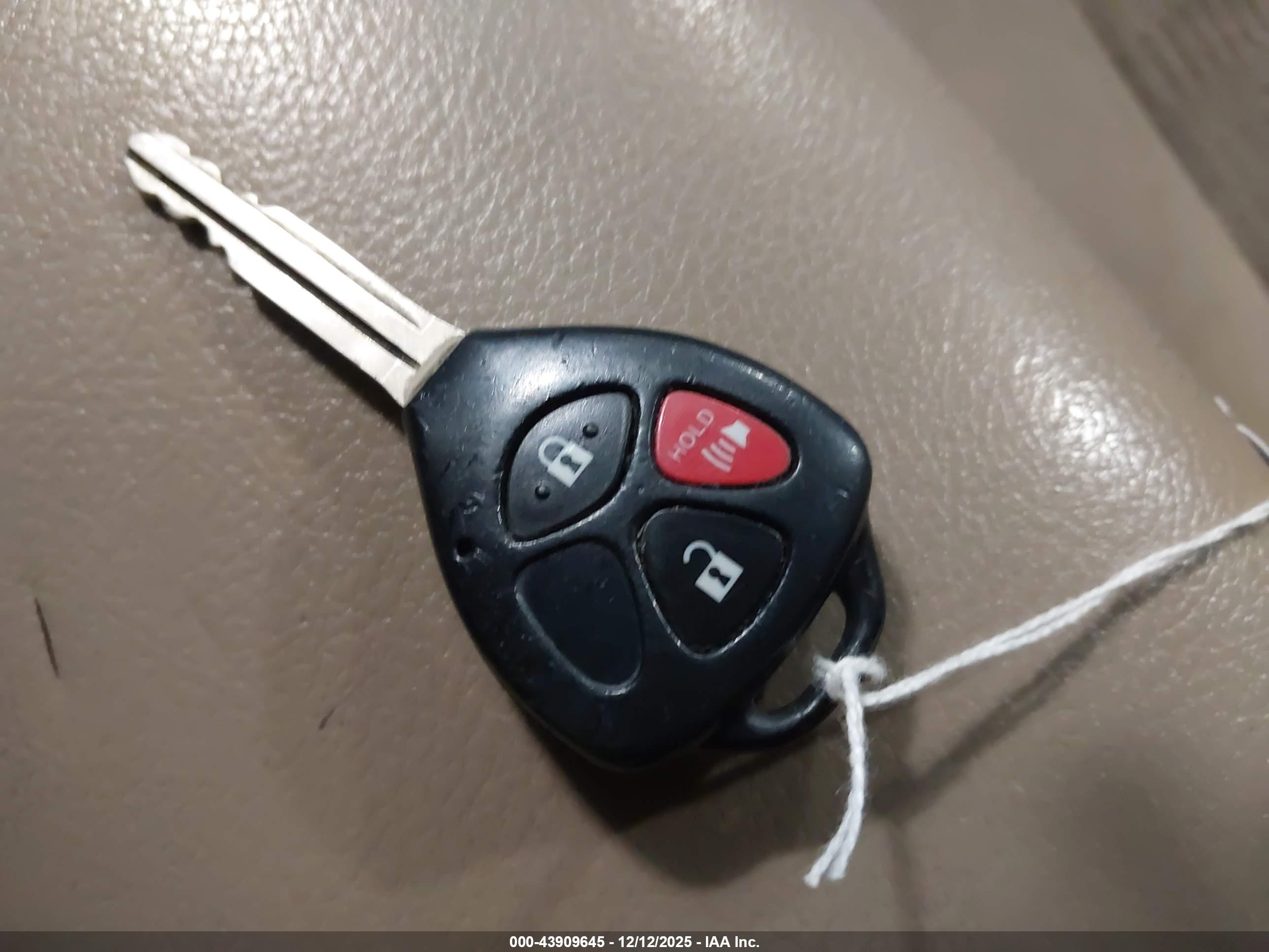 TOYOTA RAV4 image 11